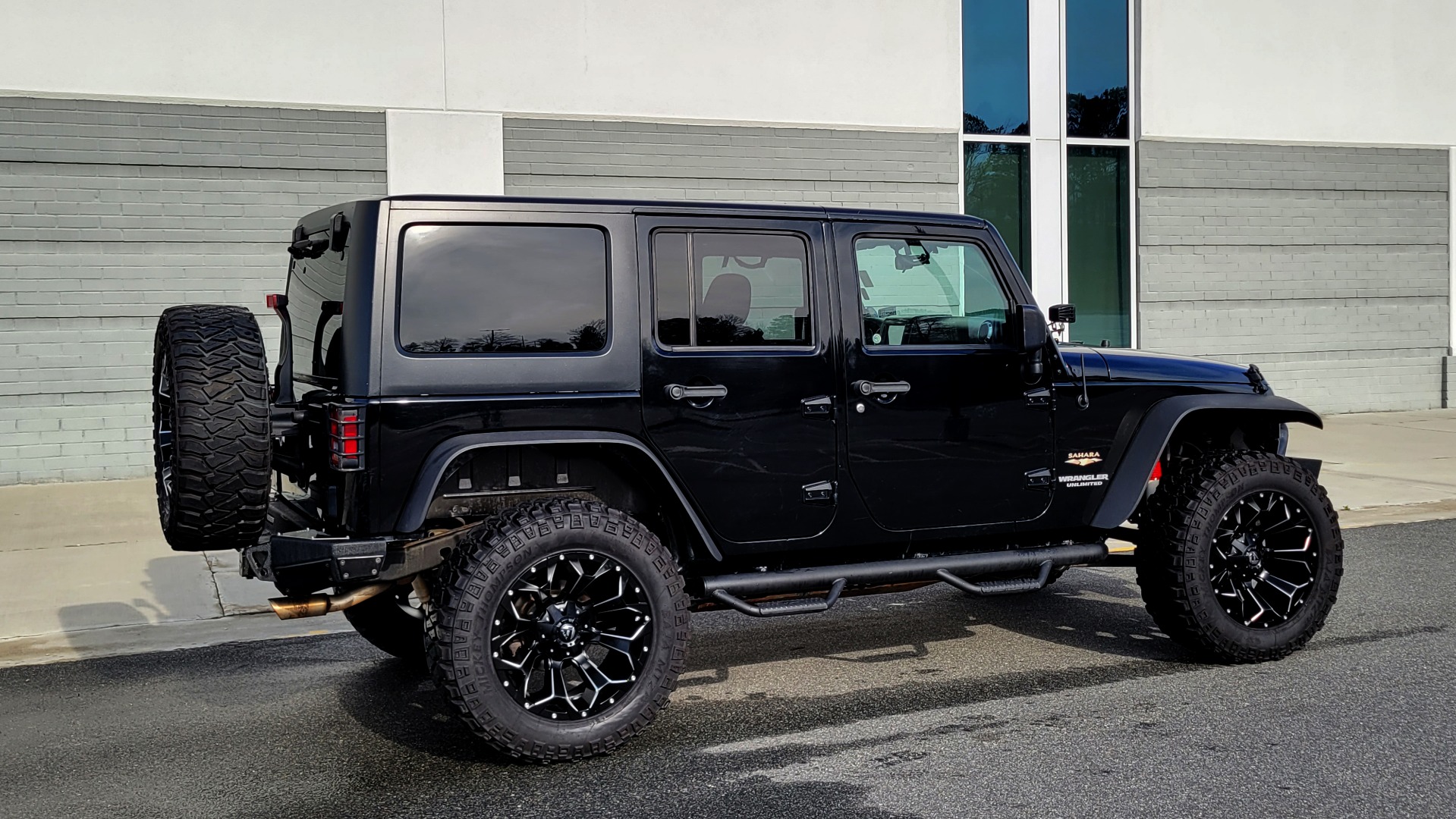 Used 2011 Jeep WRANGLER UNLIMITED SAHARA 4X4 / 3.8L V6 / 4-SPD AUTO / CUSTOM SOUND SYS for sale Sold at Formula Imports in Charlotte NC 28227 10