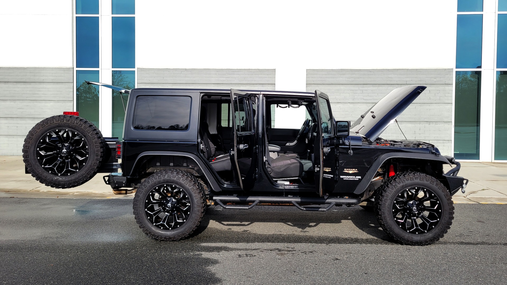 Used 2011 Jeep WRANGLER UNLIMITED SAHARA 4X4 / 3.8L V6 / 4-SPD AUTO / CUSTOM SOUND SYS for sale Sold at Formula Imports in Charlotte NC 28227 13
