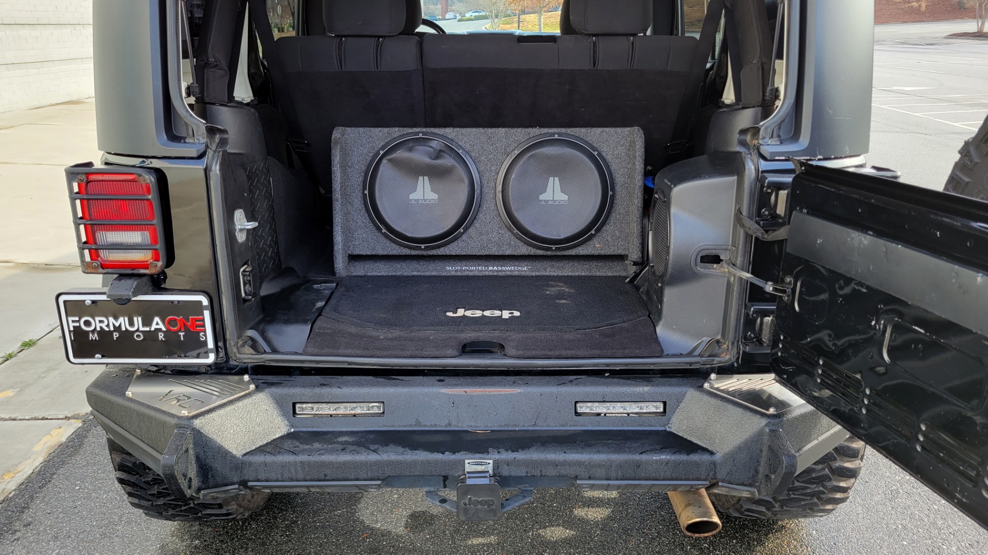 Used 2011 Jeep WRANGLER UNLIMITED SAHARA 4X4 / 3.8L V6 / 4-SPD AUTO / CUSTOM SOUND SYS for sale Sold at Formula Imports in Charlotte NC 28227 20