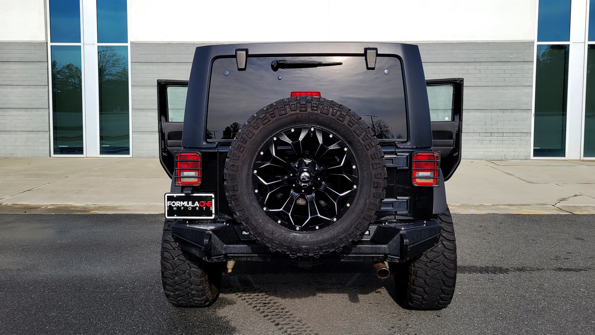 Used 2011 Jeep WRANGLER UNLIMITED SAHARA 4X4 / 3.8L V6 / 4-SPD AUTO / CUSTOM SOUND SYS for sale Sold at Formula Imports in Charlotte NC 28227 31