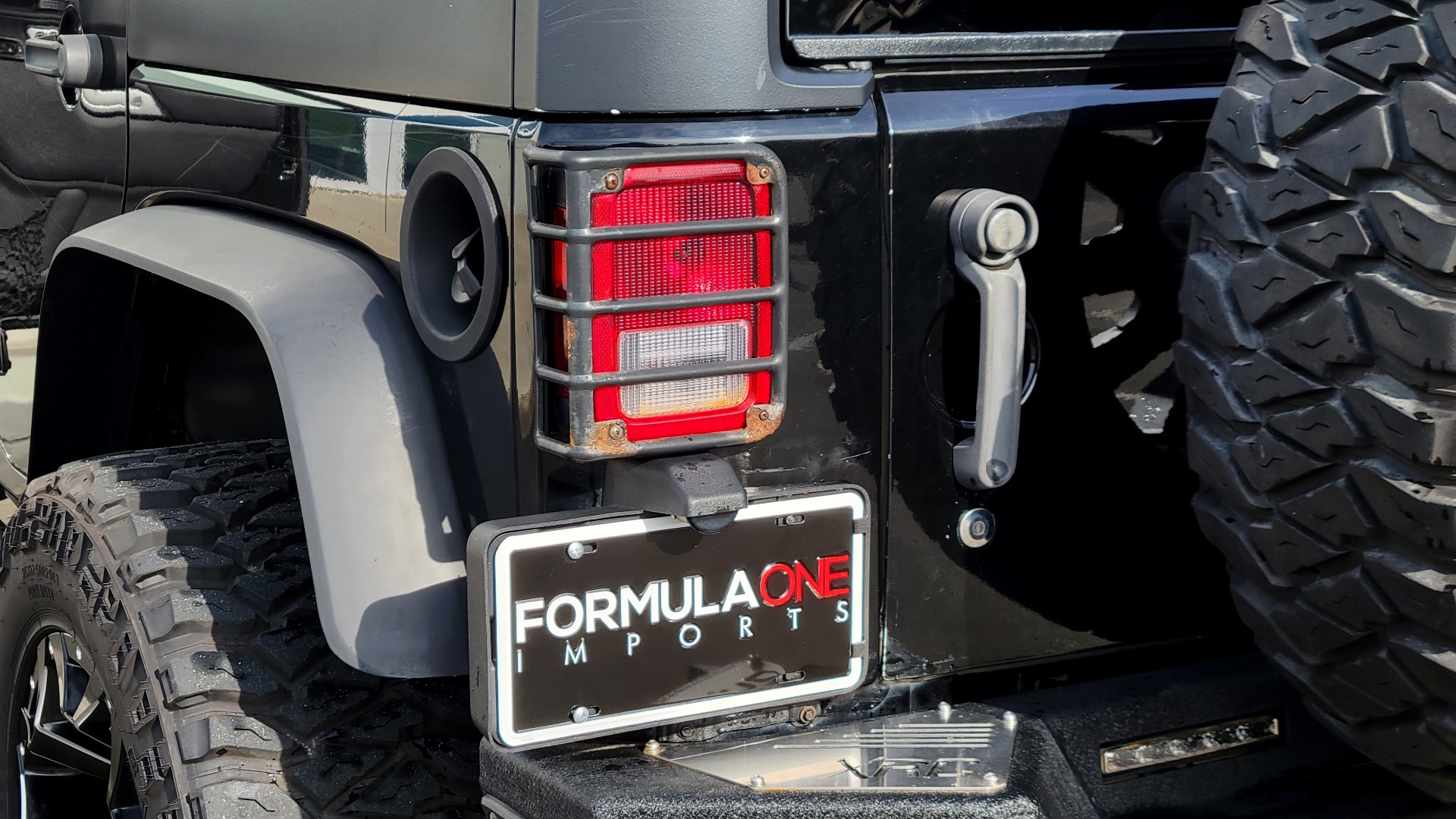 Used 2011 Jeep WRANGLER UNLIMITED SAHARA 4X4 / 3.8L V6 / 4-SPD AUTO / CUSTOM SOUND SYS for sale Sold at Formula Imports in Charlotte NC 28227 32