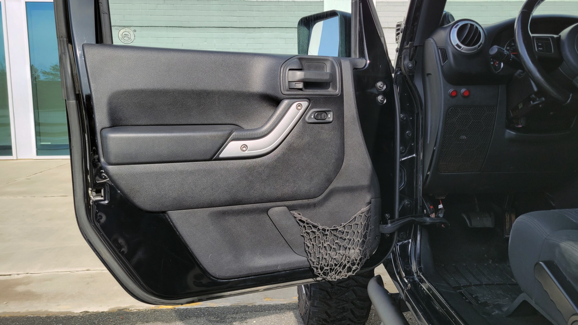Used 2011 Jeep WRANGLER UNLIMITED SAHARA 4X4 / 3.8L V6 / 4-SPD AUTO / CUSTOM SOUND SYS for sale Sold at Formula Imports in Charlotte NC 28227 35