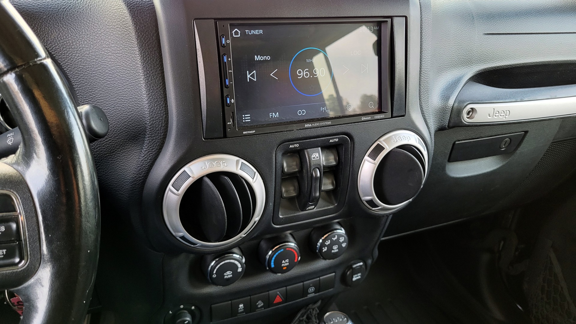 Used 2011 Jeep WRANGLER UNLIMITED SAHARA 4X4 / 3.8L V6 / 4-SPD AUTO / CUSTOM SOUND SYS for sale Sold at Formula Imports in Charlotte NC 28227 44