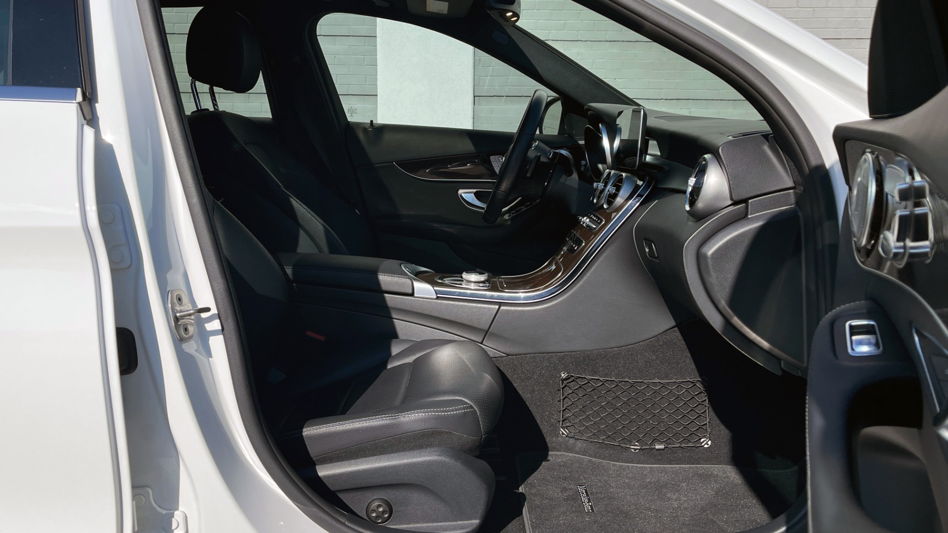 Used 2020 Mercedes-Benz C-CLASS C 300 2.0L SEDAN / RWD / 9-SPD AUTO / HTD STS / REARVIEW for sale Sold at Formula Imports in Charlotte NC 28227 55