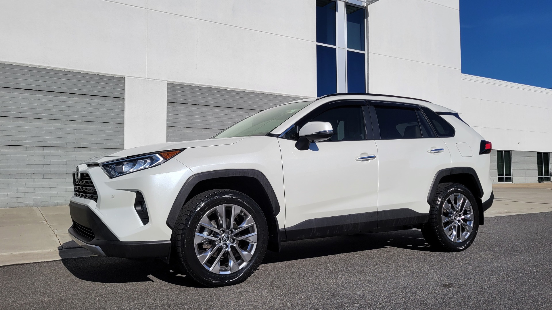 Used 2019 Toyota RAV4 Limited for sale $29,495 at Formula Imports in Charlotte NC 28227 3