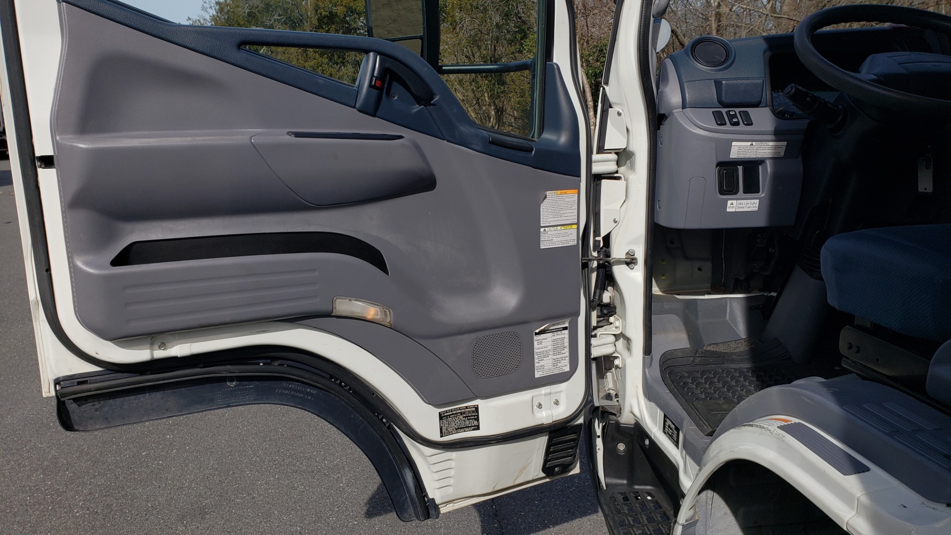 Used 2013 Mitsubishi FUSO FEC72S CARGO VAN / DUAL REAR WHEELS / CLEAN / LOW MILES for sale Sold at Formula Imports in Charlotte NC 28227 11