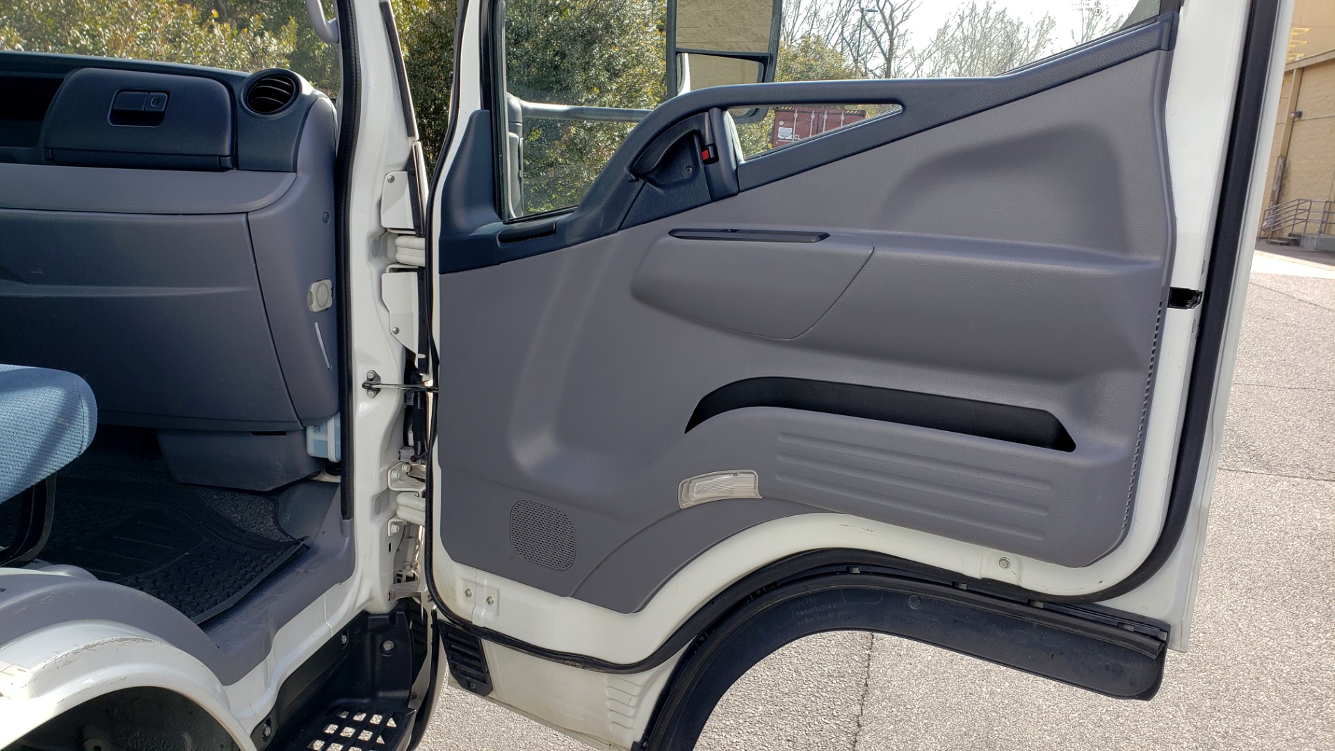 Used 2013 Mitsubishi FUSO FEC72S CARGO VAN / DUAL REAR WHEELS / CLEAN / LOW MILES for sale Sold at Formula Imports in Charlotte NC 28227 22