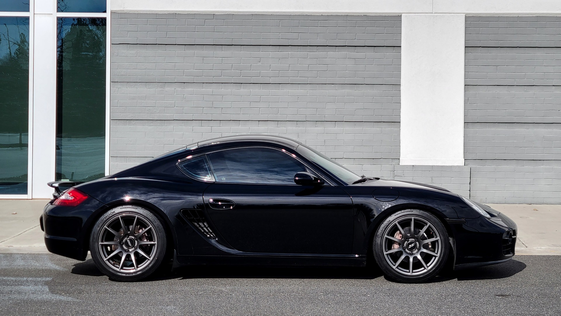 Used 2007 Porsche CAYMAN COUPE 2.7L / 5-SPD MANUAL / HTD STS / AIR COND / JL AUDIO / BORLA EXH for sale Sold at Formula Imports in Charlotte NC 28227 14