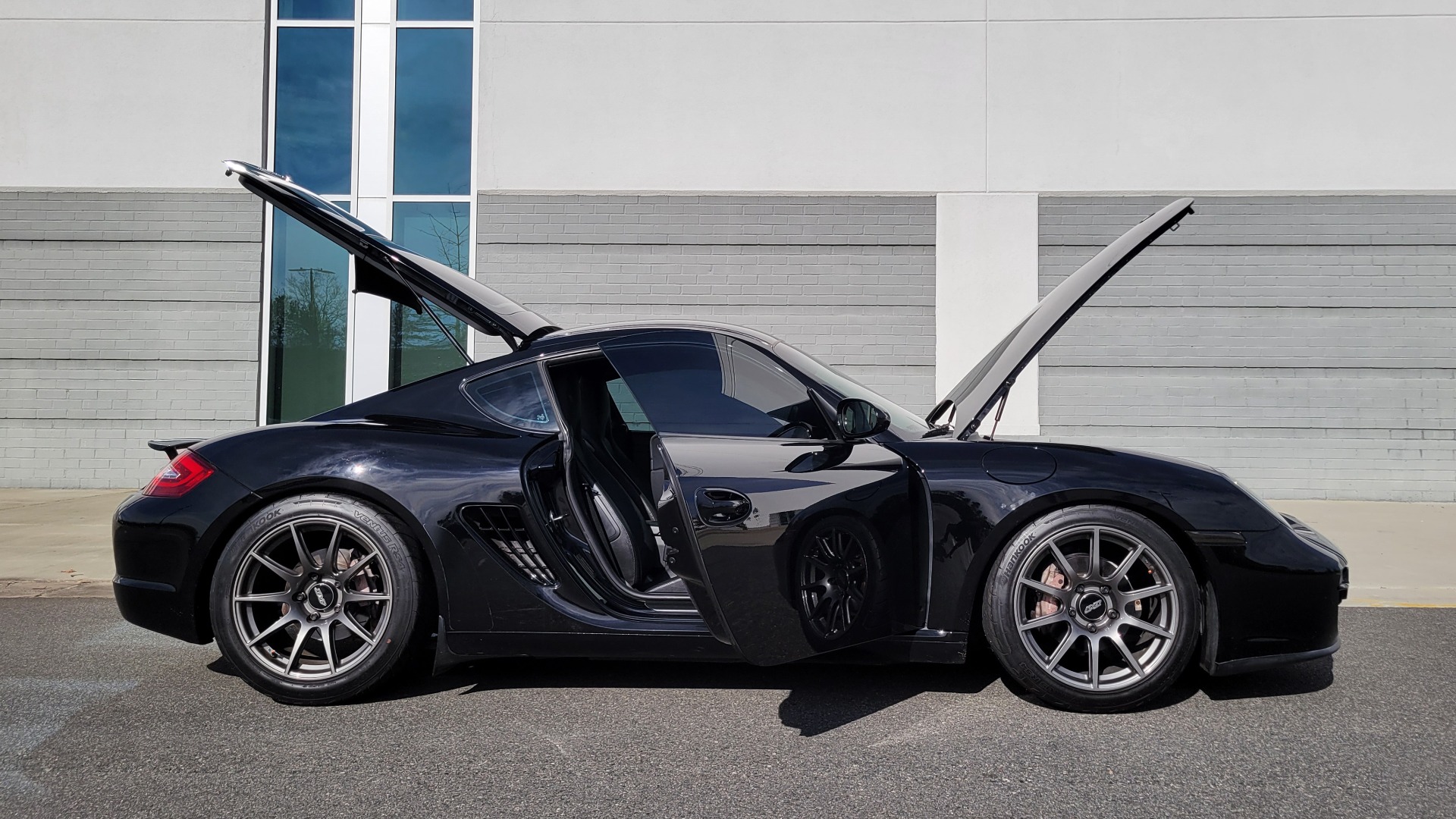 Used 2007 Porsche CAYMAN COUPE 2.7L / 5-SPD MANUAL / HTD STS / AIR COND / JL AUDIO / BORLA EXH for sale Sold at Formula Imports in Charlotte NC 28227 16