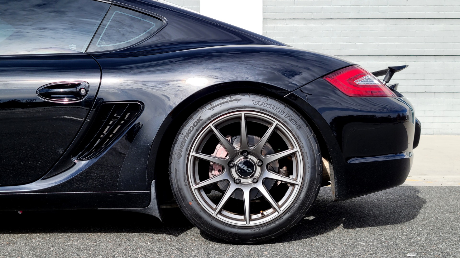 Used 2007 Porsche CAYMAN COUPE 2.7L / 5-SPD MANUAL / HTD STS / AIR COND / JL AUDIO / BORLA EXH for sale Sold at Formula Imports in Charlotte NC 28227 90