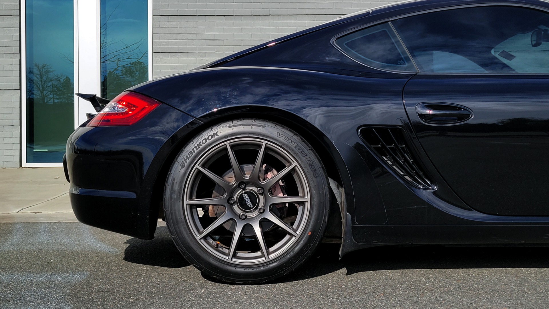 Used 2007 Porsche CAYMAN COUPE 2.7L / 5-SPD MANUAL / HTD STS / AIR COND / JL AUDIO / BORLA EXH for sale Sold at Formula Imports in Charlotte NC 28227 91