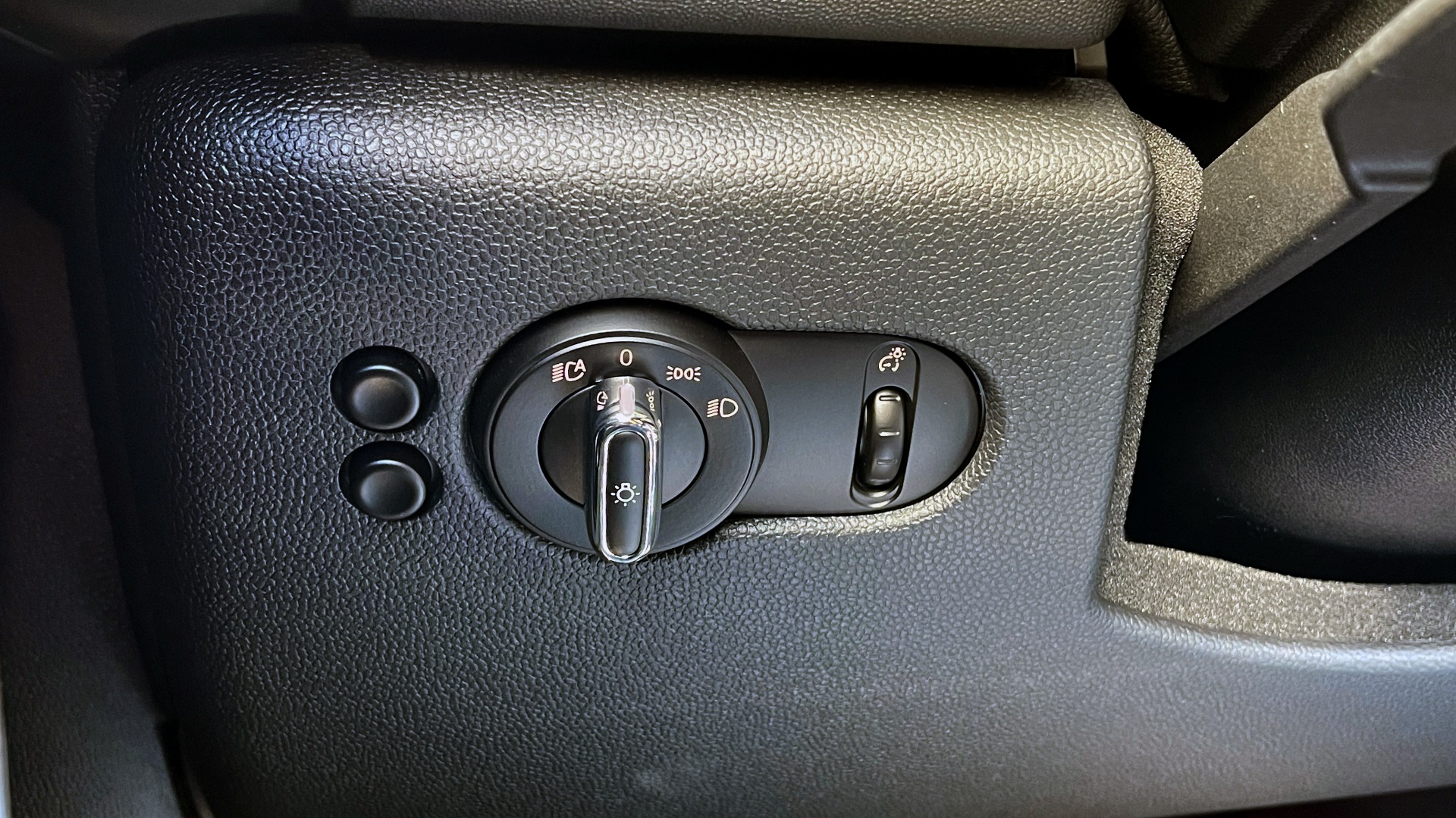 Used 2019 MINI Hardtop 2 Door Cooper S for sale Sold at Formula Imports in Charlotte NC 28227 30
