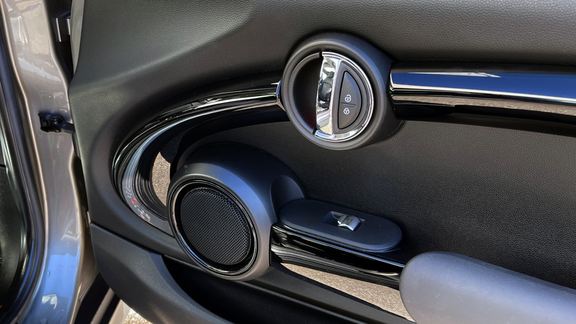 Used 2019 MINI Hardtop 2 Door Cooper S for sale Sold at Formula Imports in Charlotte NC 28227 44