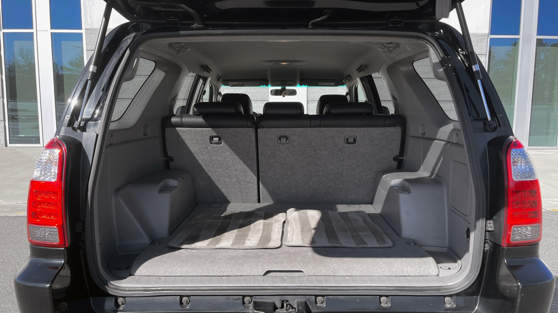 Used 2007 Toyota 4RUNNER SR5 SPORT EDITION / 4.0L V6 / 5-SPD AUTO / JBL AUDIO / HOMELINK for sale Sold at Formula Imports in Charlotte NC 28227 17