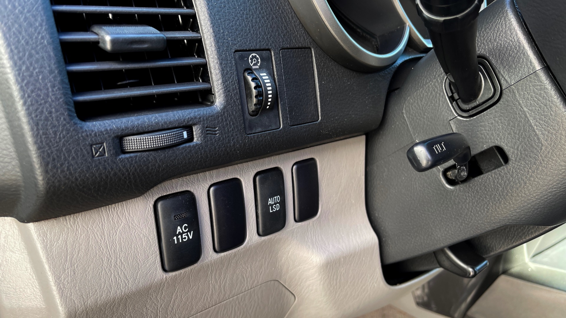 Used 2007 Toyota 4RUNNER SR5 SPORT EDITION / 4.0L V6 / 5-SPD AUTO / JBL AUDIO / HOMELINK for sale Sold at Formula Imports in Charlotte NC 28227 26