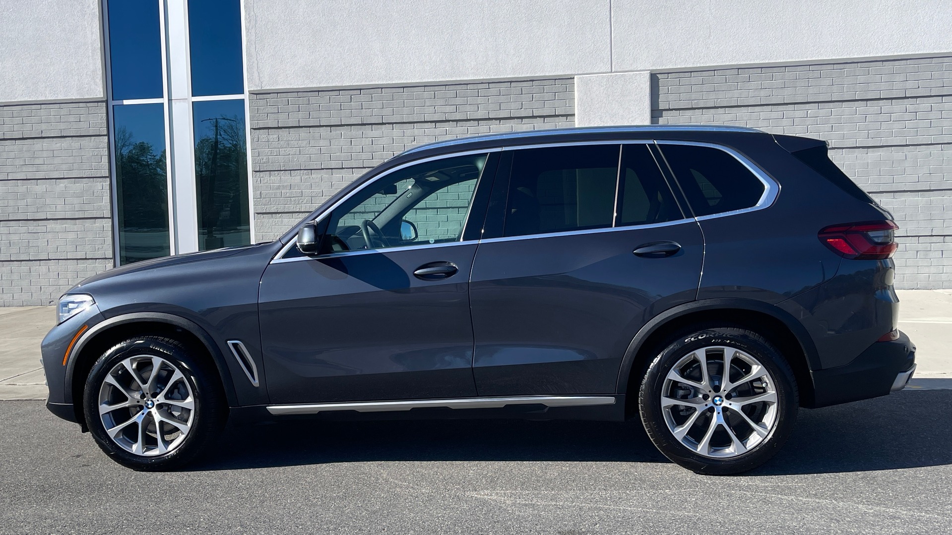 Used 2019 BMW X5 XDRIVE40I PREM 2 PKG / CONV PKG / HUD / WIFI / SUNROOF / REARVIEW for sale Sold at Formula Imports in Charlotte NC 28227 3