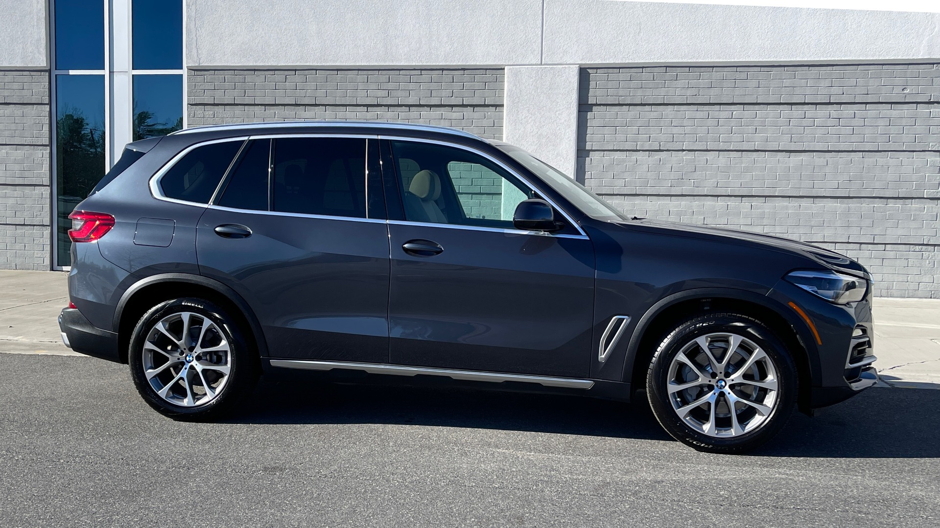 Used 2019 BMW X5 XDRIVE40I PREM 2 PKG / CONV PKG / HUD / WIFI / SUNROOF / REARVIEW for sale Sold at Formula Imports in Charlotte NC 28227 6