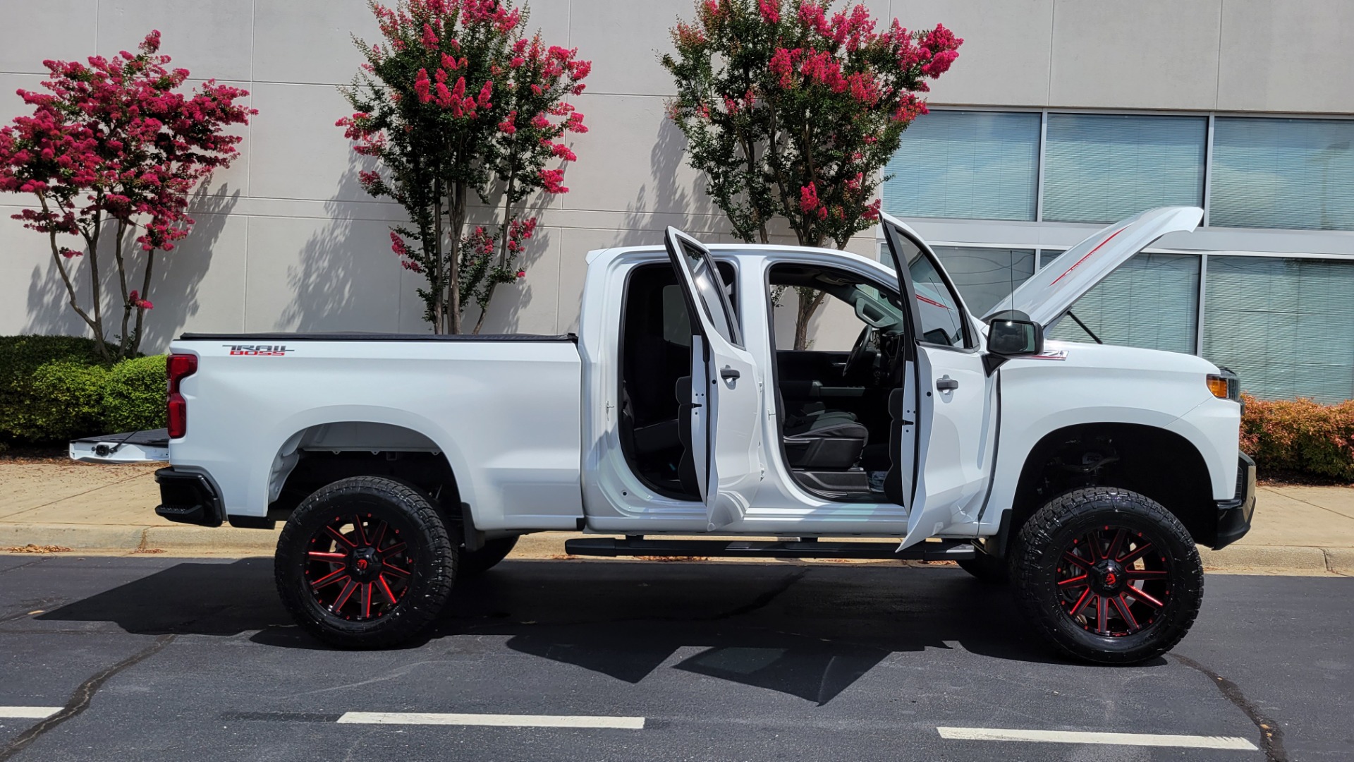 Used 2020 Chevrolet SILVERADO 1500 CUSTOM TRAIL BOSS 4X4 5.3L / REMOTE START / WIFI / REARVIEW for sale Sold at Formula Imports in Charlotte NC 28227 15