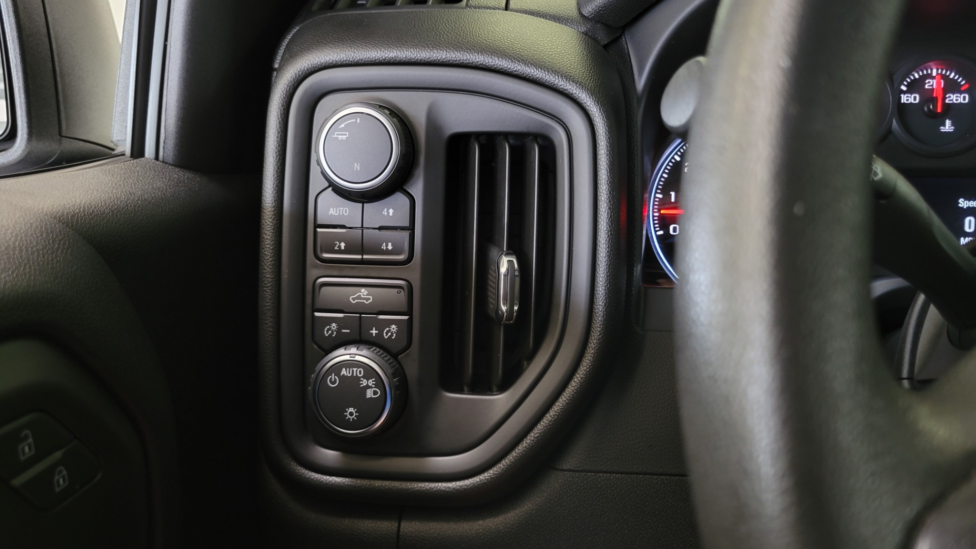 Used 2020 Chevrolet SILVERADO 1500 CUSTOM TRAIL BOSS 4X4 5.3L / REMOTE START / WIFI / REARVIEW for sale Sold at Formula Imports in Charlotte NC 28227 43