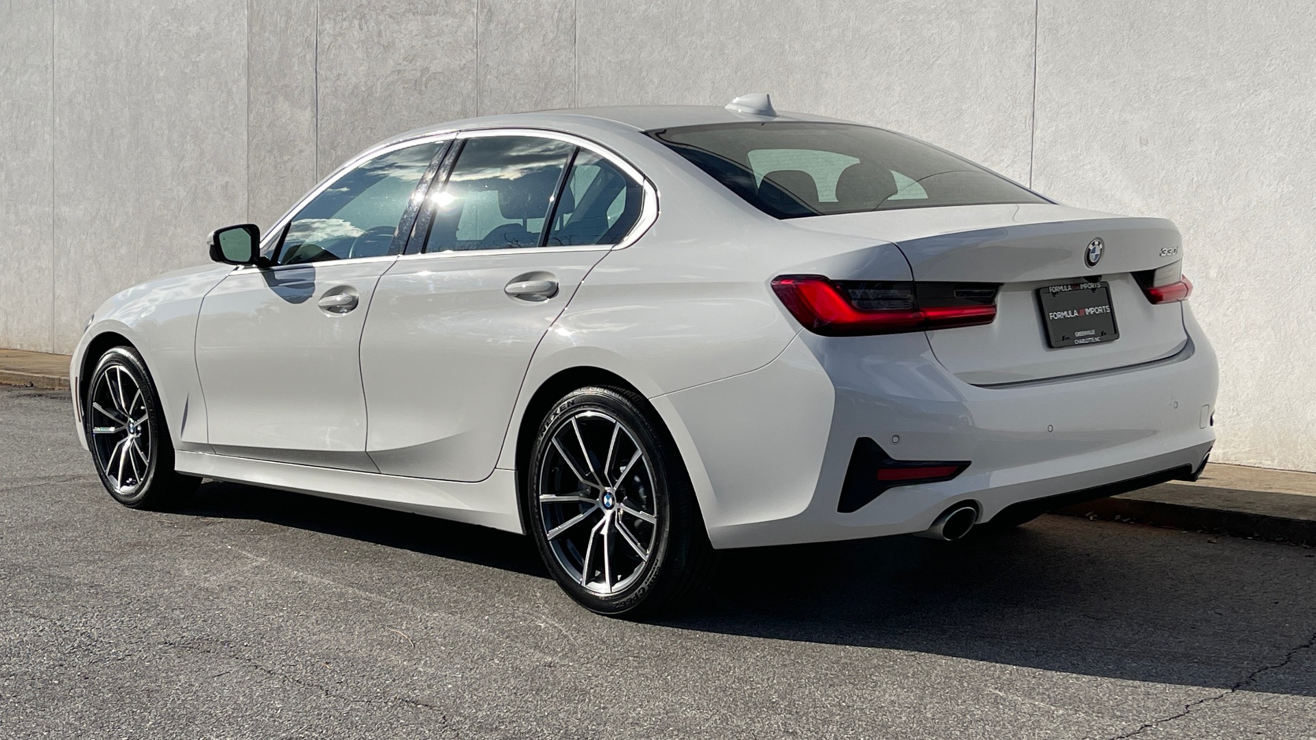 Used 2020 BMW 3 SERIES 330I 2.0L SEDAN / CONV PKG / ACT DRV ASST / BLIND SPOT / SUNROOF for sale Sold at Formula Imports in Charlotte NC 28227 4