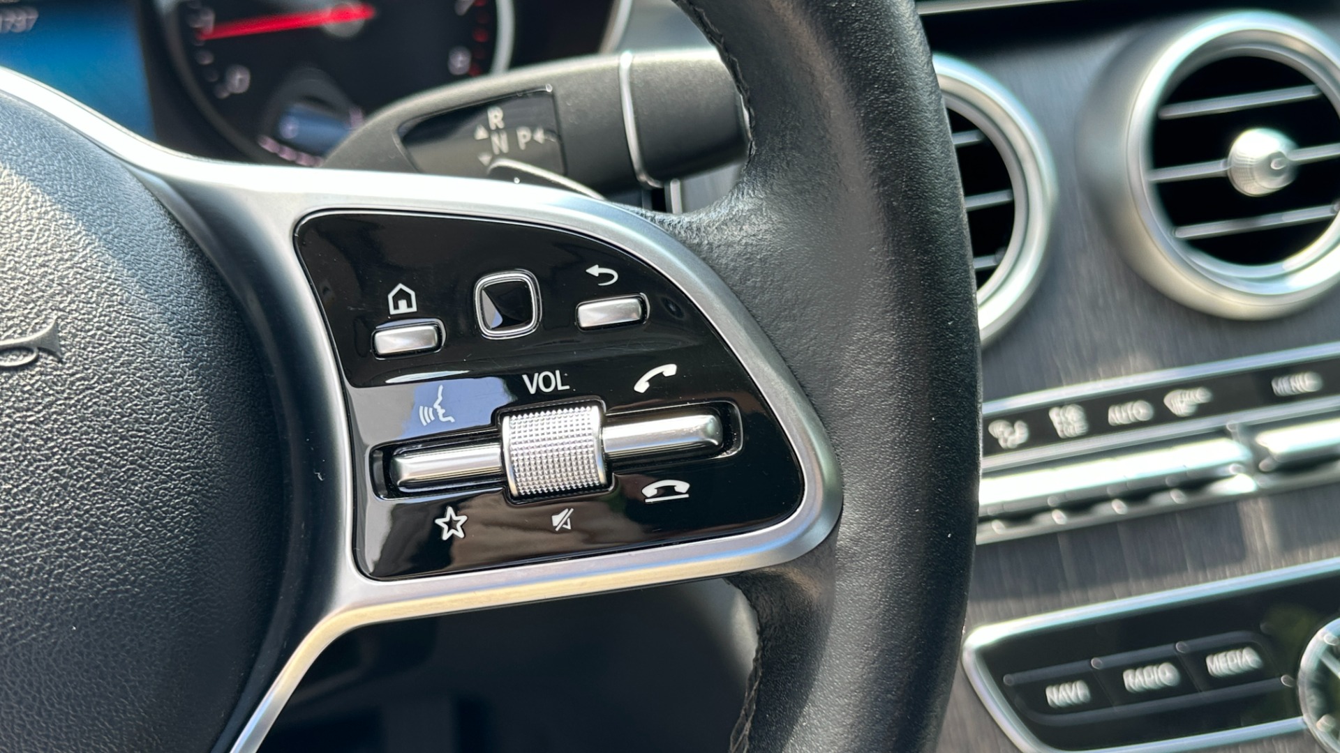 Used 2019 Mercedes-Benz C-Class C300 / PREMIUM / AMBIENT LIGHTS / BLIND SPOT / 10.25IN DISPLAY for sale $27,595 at Formula Imports in Charlotte NC 28227 14