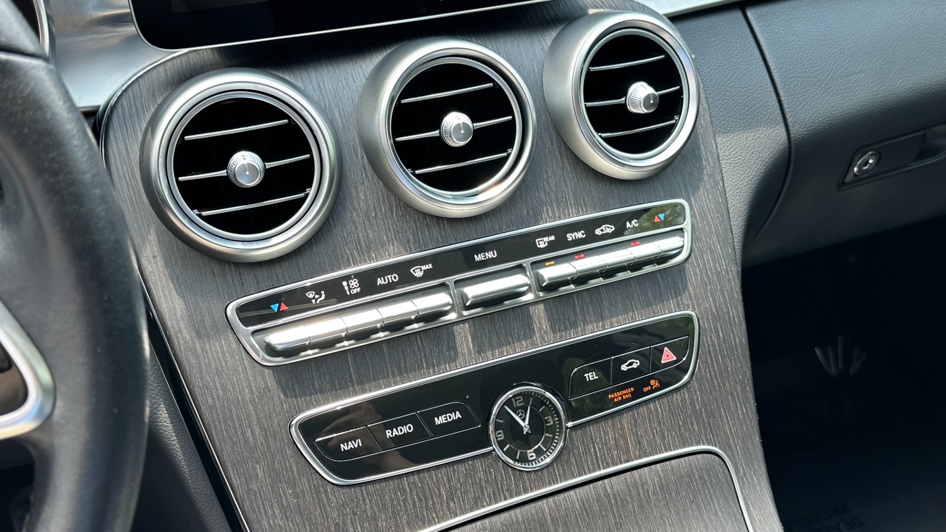Used 2019 Mercedes-Benz C-Class C300 / PREMIUM / AMBIENT LIGHTS / BLIND SPOT / 10.25IN DISPLAY for sale $27,595 at Formula Imports in Charlotte NC 28227 16