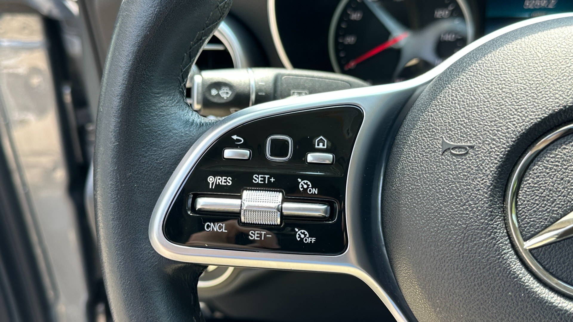Used 2019 Mercedes-Benz C-Class C300 / PREMIUM / AMBIENT LIGHTS / BLIND SPOT / 10.25IN DISPLAY for sale $27,595 at Formula Imports in Charlotte NC 28227 35