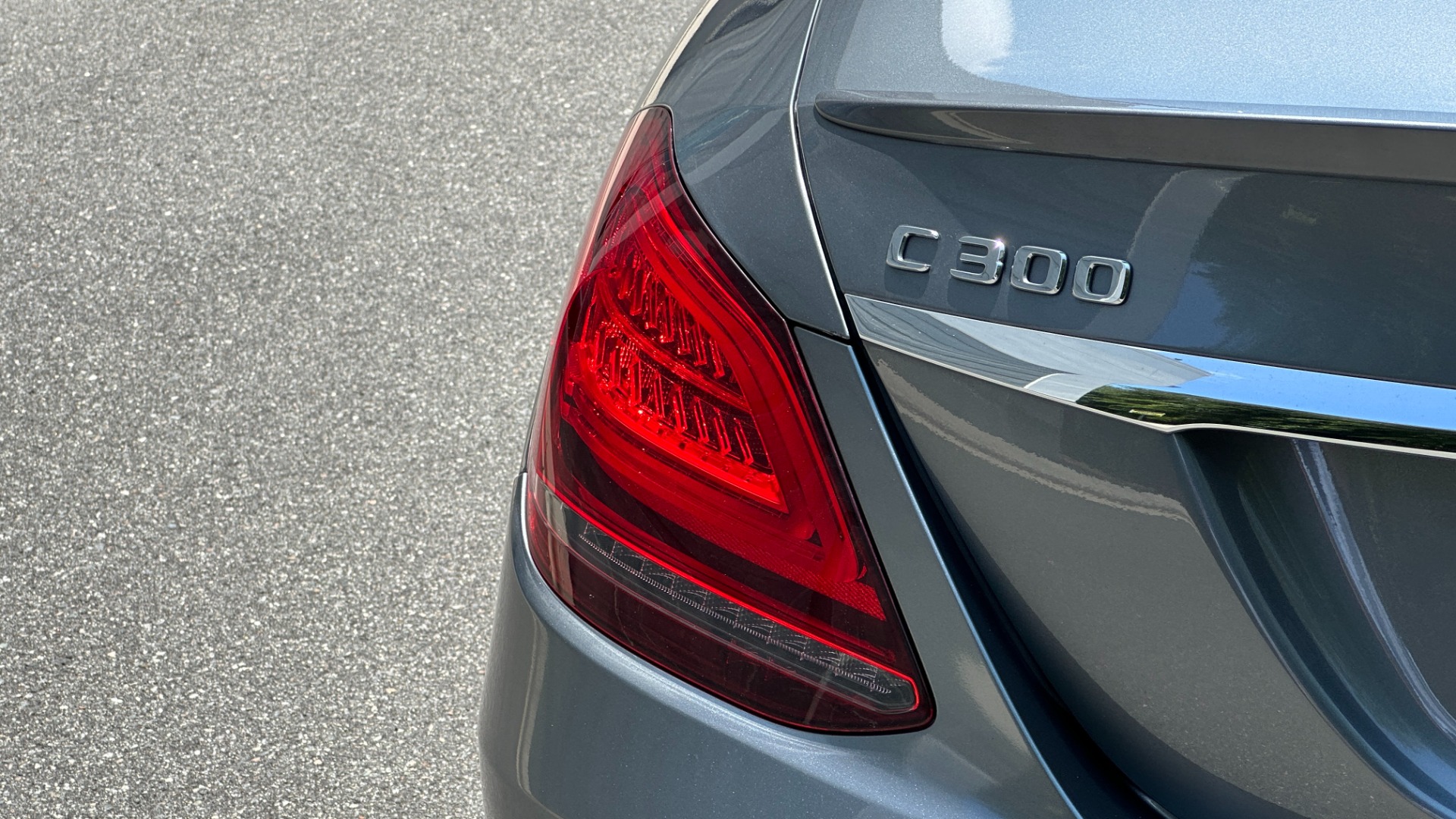Used 2019 Mercedes-Benz C-Class C300 / PREMIUM / AMBIENT LIGHTS / BLIND SPOT / 10.25IN DISPLAY for sale $27,595 at Formula Imports in Charlotte NC 28227 41