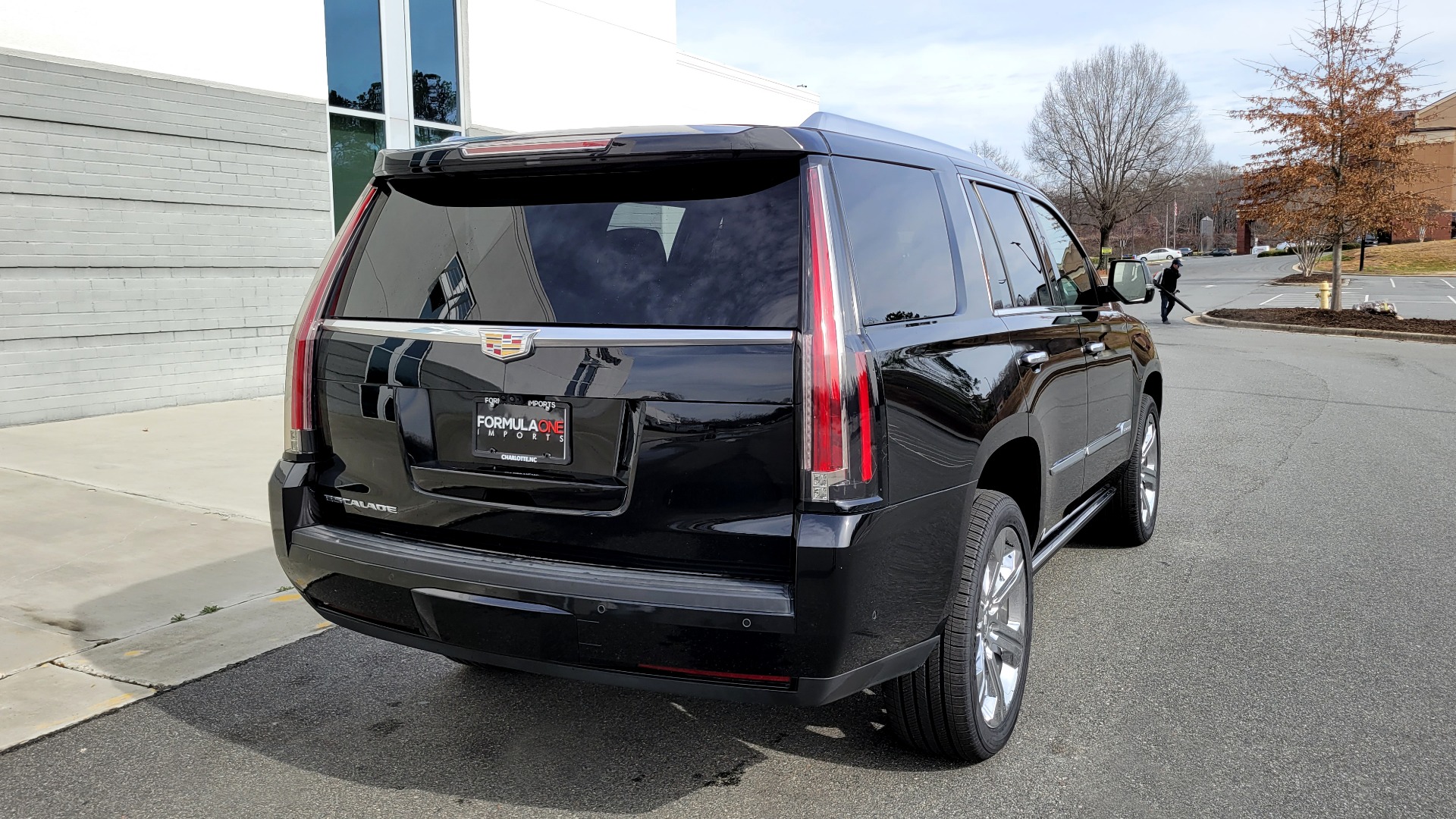 Used 2017 Cadillac ESCALADE PLATINUM 4WD / 6.2L / 8-SPD AUTO / NAV / SUNROOF / DVD / 3-ROW for sale Sold at Formula Imports in Charlotte NC 28227 4
