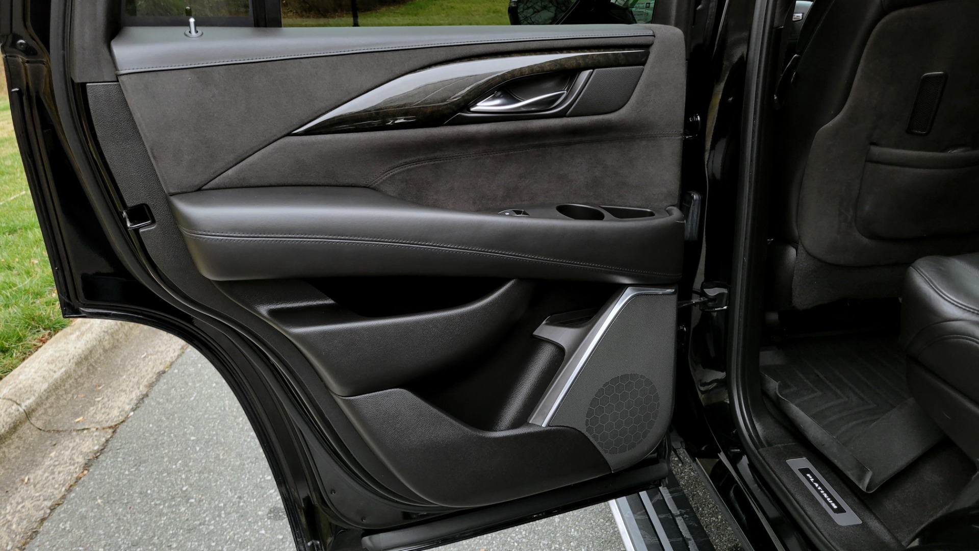 Used 2017 Cadillac ESCALADE PLATINUM 4WD / 6.2L / 8-SPD AUTO / NAV / SUNROOF / DVD / 3-ROW for sale Sold at Formula Imports in Charlotte NC 28227 45