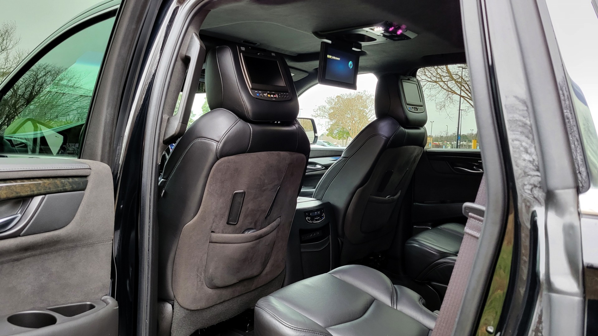 Used 2017 Cadillac ESCALADE PLATINUM 4WD / 6.2L / 8-SPD AUTO / NAV / SUNROOF / DVD / 3-ROW for sale Sold at Formula Imports in Charlotte NC 28227 47