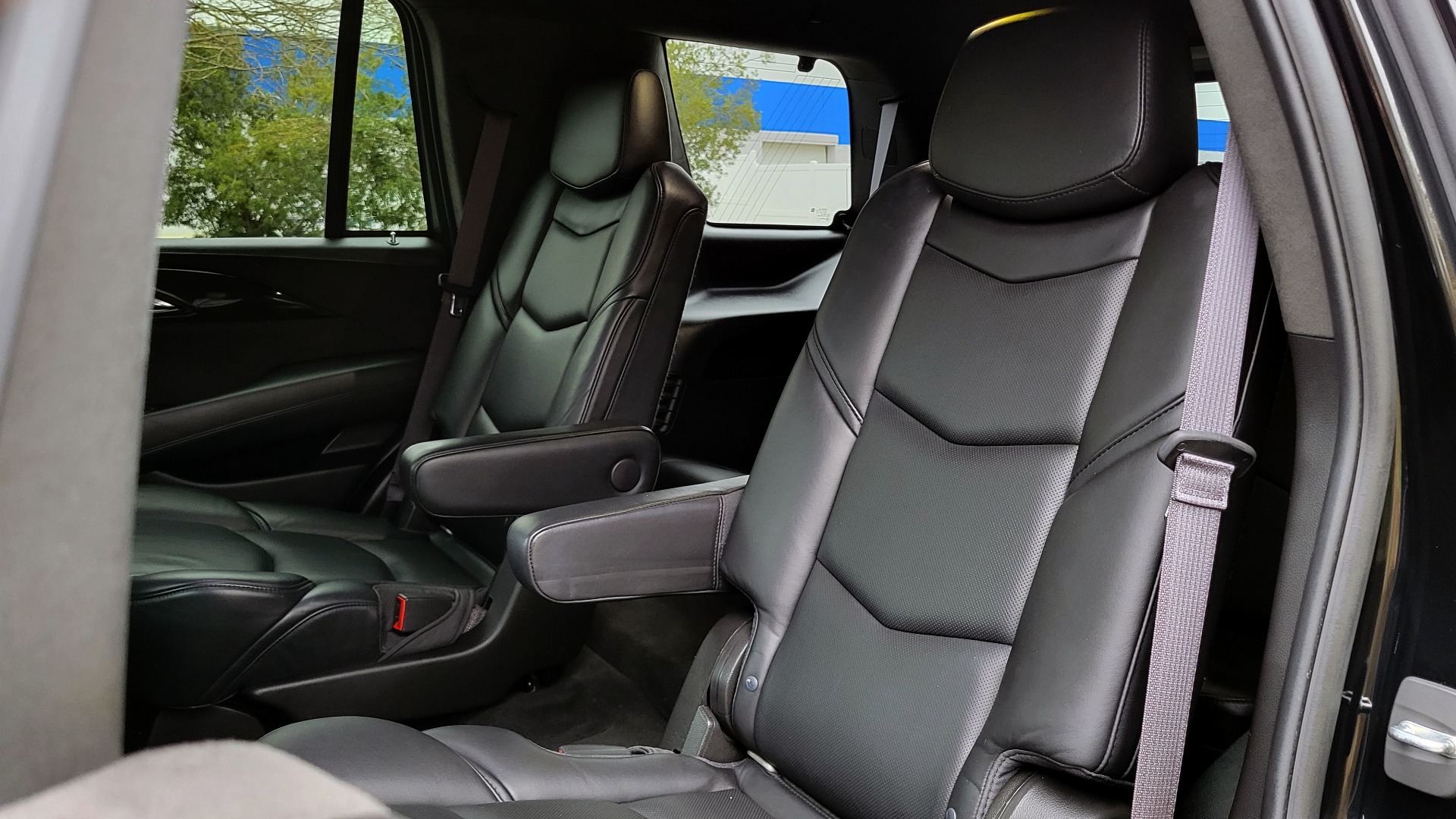 Used 2017 Cadillac ESCALADE PLATINUM 4WD / 6.2L / 8-SPD AUTO / NAV / SUNROOF / DVD / 3-ROW for sale Sold at Formula Imports in Charlotte NC 28227 49
