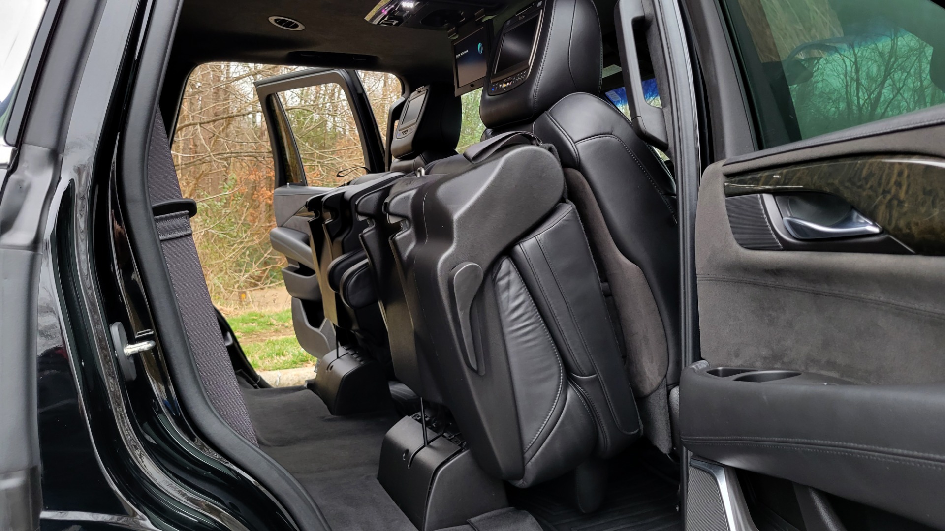 Used 2017 Cadillac ESCALADE PLATINUM 4WD / 6.2L / 8-SPD AUTO / NAV / SUNROOF / DVD / 3-ROW for sale Sold at Formula Imports in Charlotte NC 28227 51