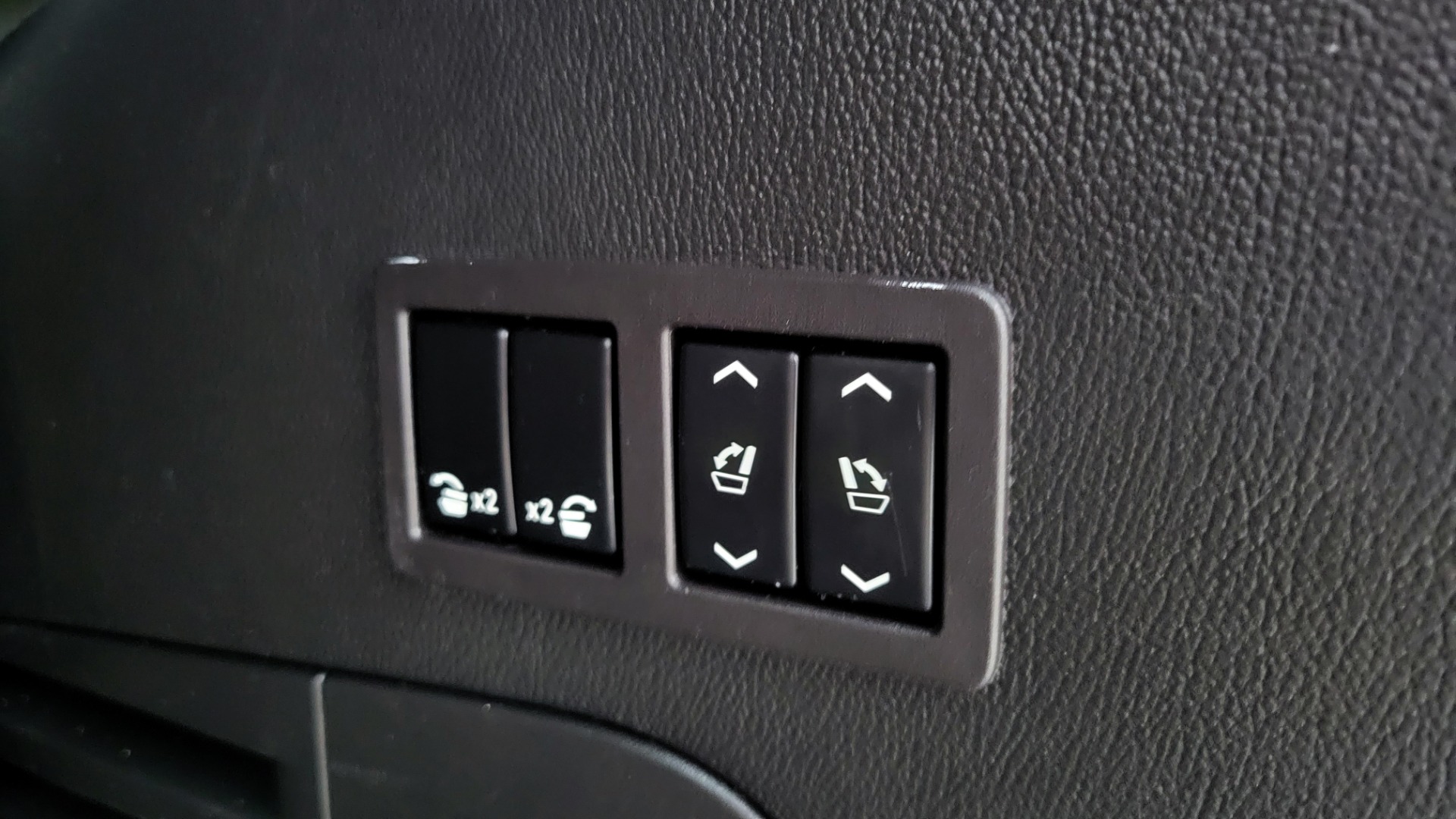 Used 2017 Cadillac ESCALADE PLATINUM 4WD / 6.2L / 8-SPD AUTO / NAV / SUNROOF / DVD / 3-ROW for sale Sold at Formula Imports in Charlotte NC 28227 54