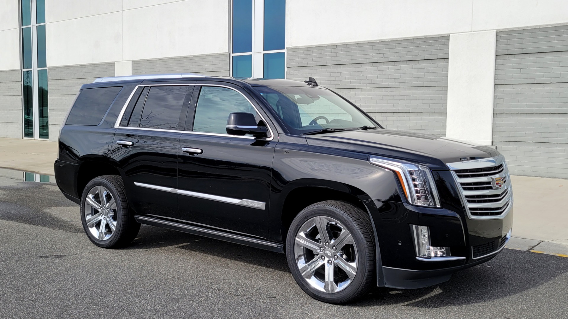 Used 2017 Cadillac ESCALADE PLATINUM 4WD / 6.2L / 8-SPD AUTO / NAV / SUNROOF / DVD / 3-ROW for sale Sold at Formula Imports in Charlotte NC 28227 6