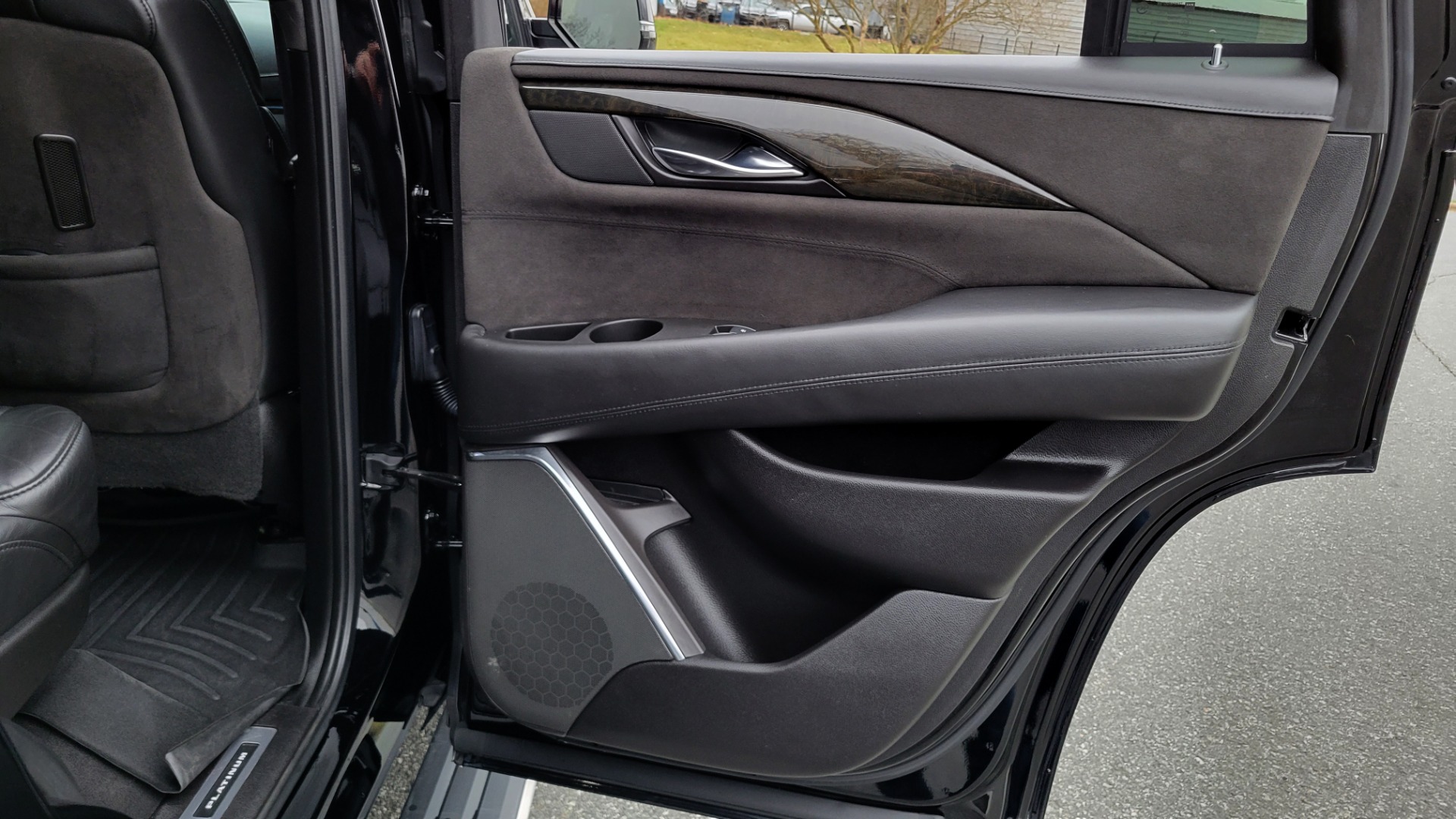 Used 2017 Cadillac ESCALADE PLATINUM 4WD / 6.2L / 8-SPD AUTO / NAV / SUNROOF / DVD / 3-ROW for sale Sold at Formula Imports in Charlotte NC 28227 65