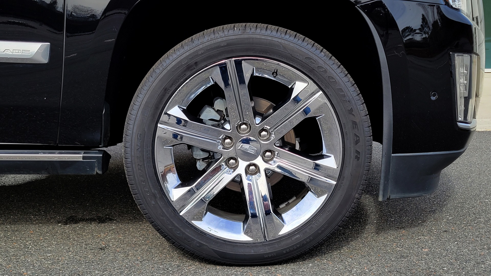 Used 2017 Cadillac ESCALADE PLATINUM 4WD / 6.2L / 8-SPD AUTO / NAV / SUNROOF / DVD / 3-ROW for sale Sold at Formula Imports in Charlotte NC 28227 77