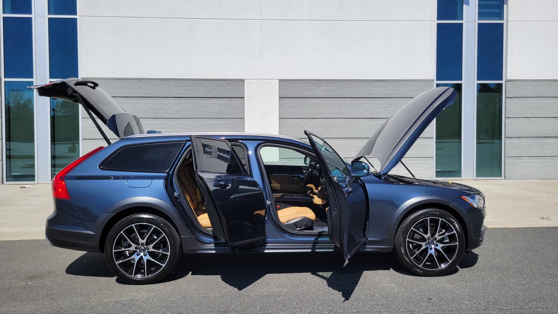 Used 2020 Volvo V90 CROSS COUNTRY T6 2.0L WAGON / AWD / HTD STS / PROTECTION PKG / REARVIEW for sale $55,000 at Formula Imports in Charlotte NC 28227 10