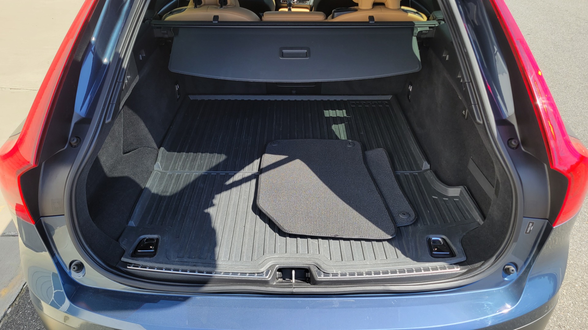Used 2020 Volvo V90 CROSS COUNTRY T6 2.0L WAGON / AWD / HTD STS / PROTECTION PKG / REARVIEW for sale $55,000 at Formula Imports in Charlotte NC 28227 13