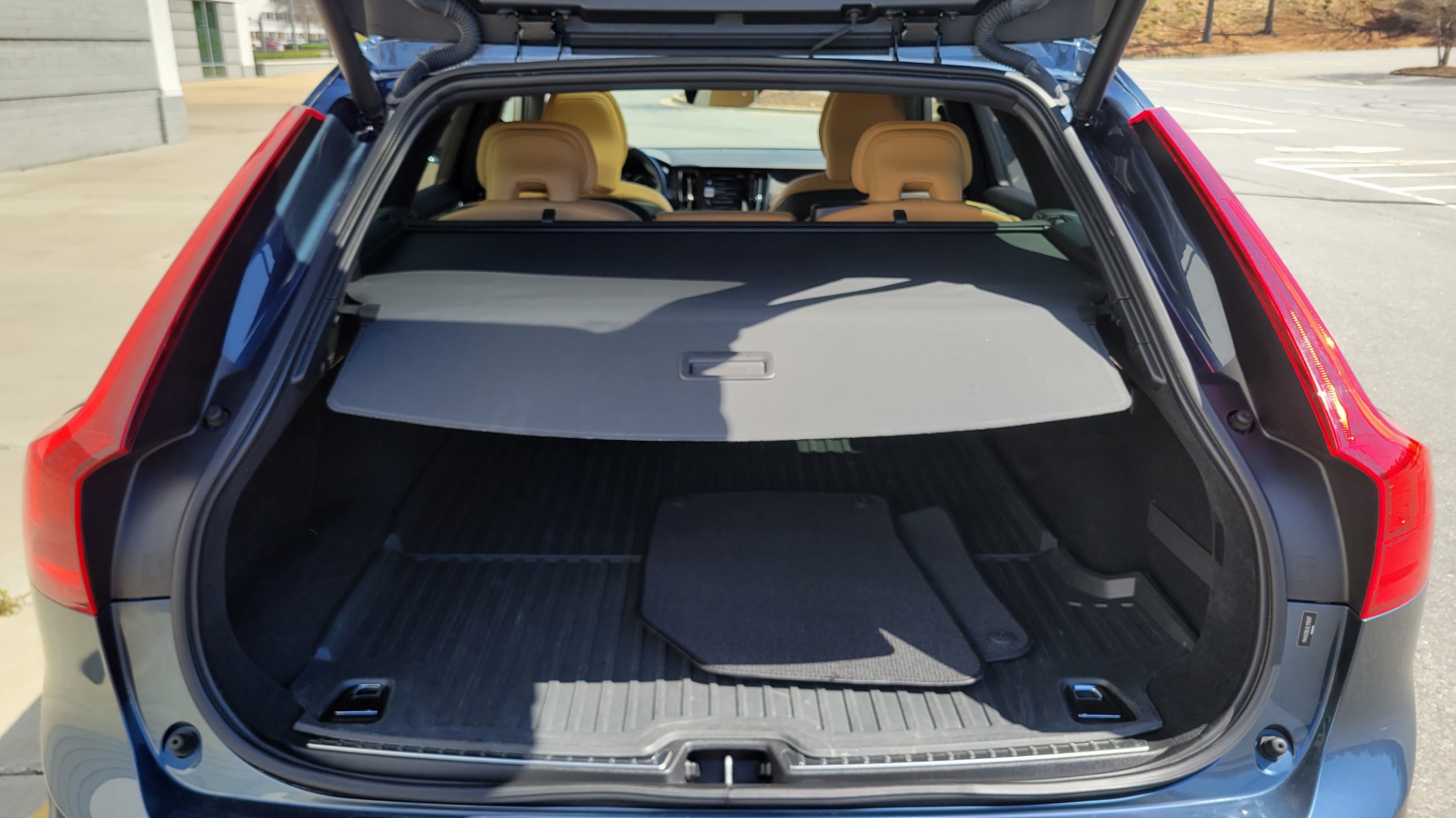 Used 2020 Volvo V90 CROSS COUNTRY T6 2.0L WAGON / AWD / HTD STS / PROTECTION PKG / REARVIEW for sale $55,000 at Formula Imports in Charlotte NC 28227 14