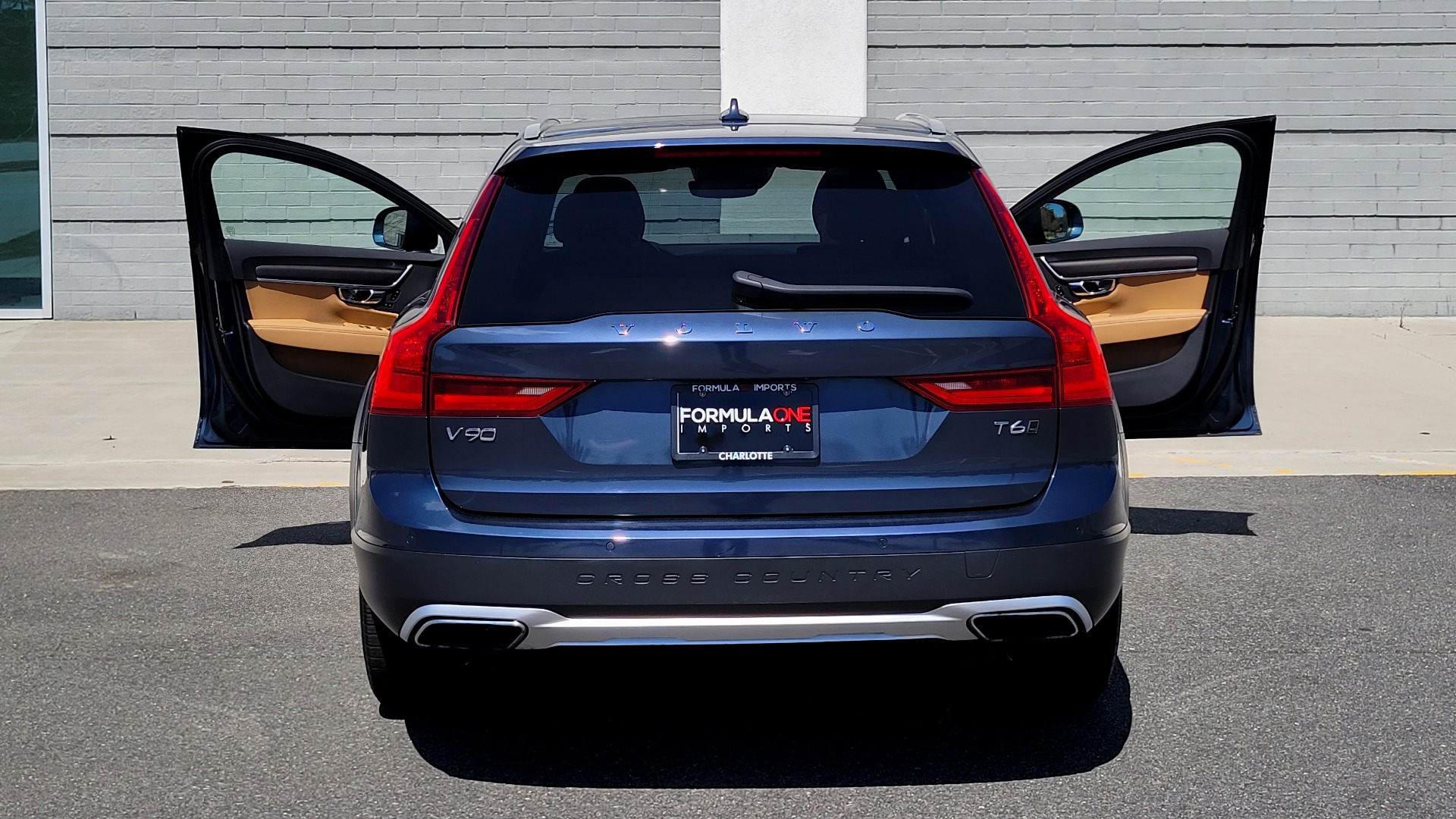 Used 2020 Volvo V90 CROSS COUNTRY T6 2.0L WAGON / AWD / HTD STS / PROTECTION PKG / REARVIEW for sale $55,000 at Formula Imports in Charlotte NC 28227 26