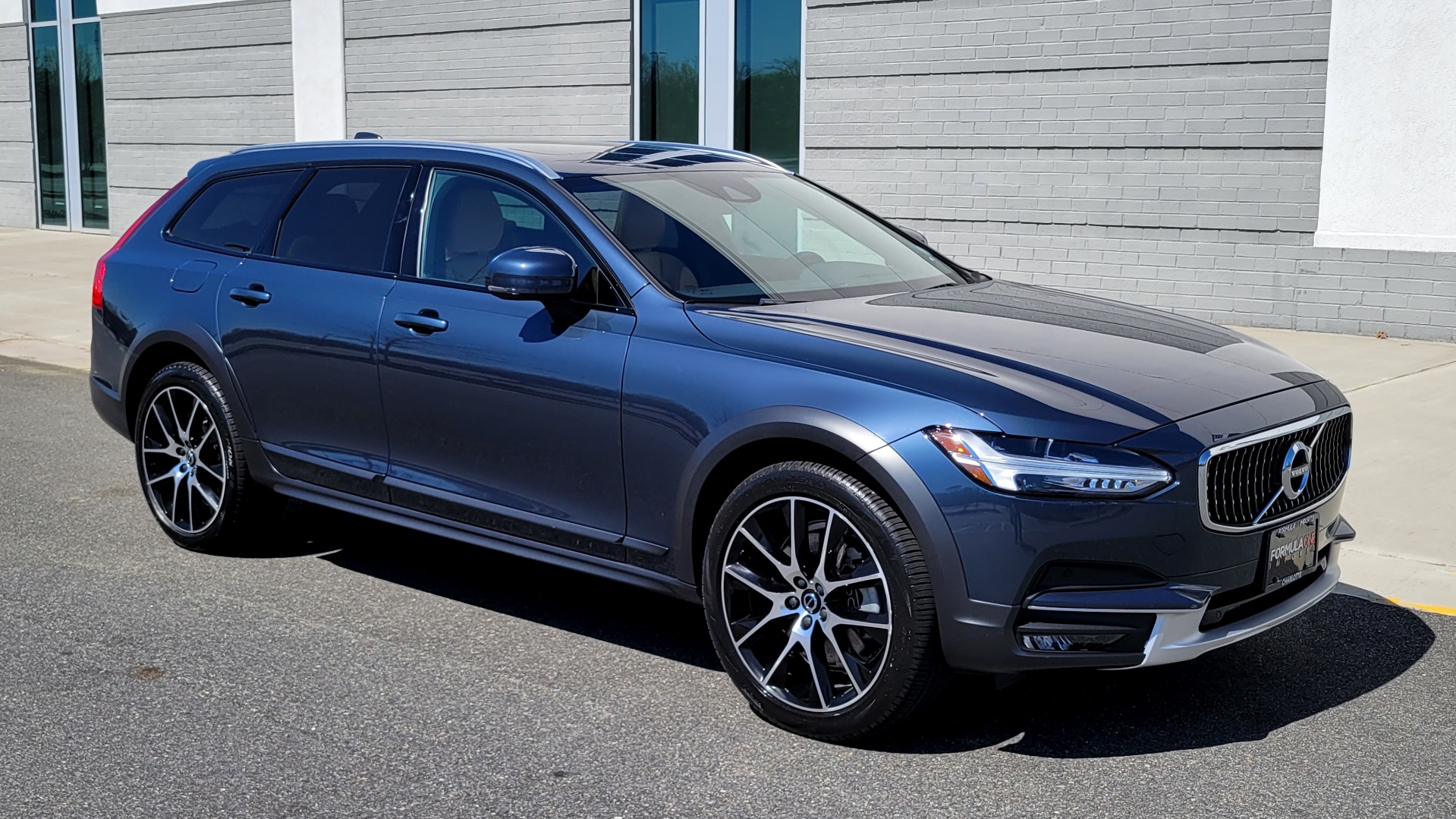 Used 2020 Volvo V90 CROSS COUNTRY T6 2.0L WAGON / AWD / HTD STS / PROTECTION PKG / REARVIEW for sale $51,000 at Formula Imports in Charlotte NC 28227 4