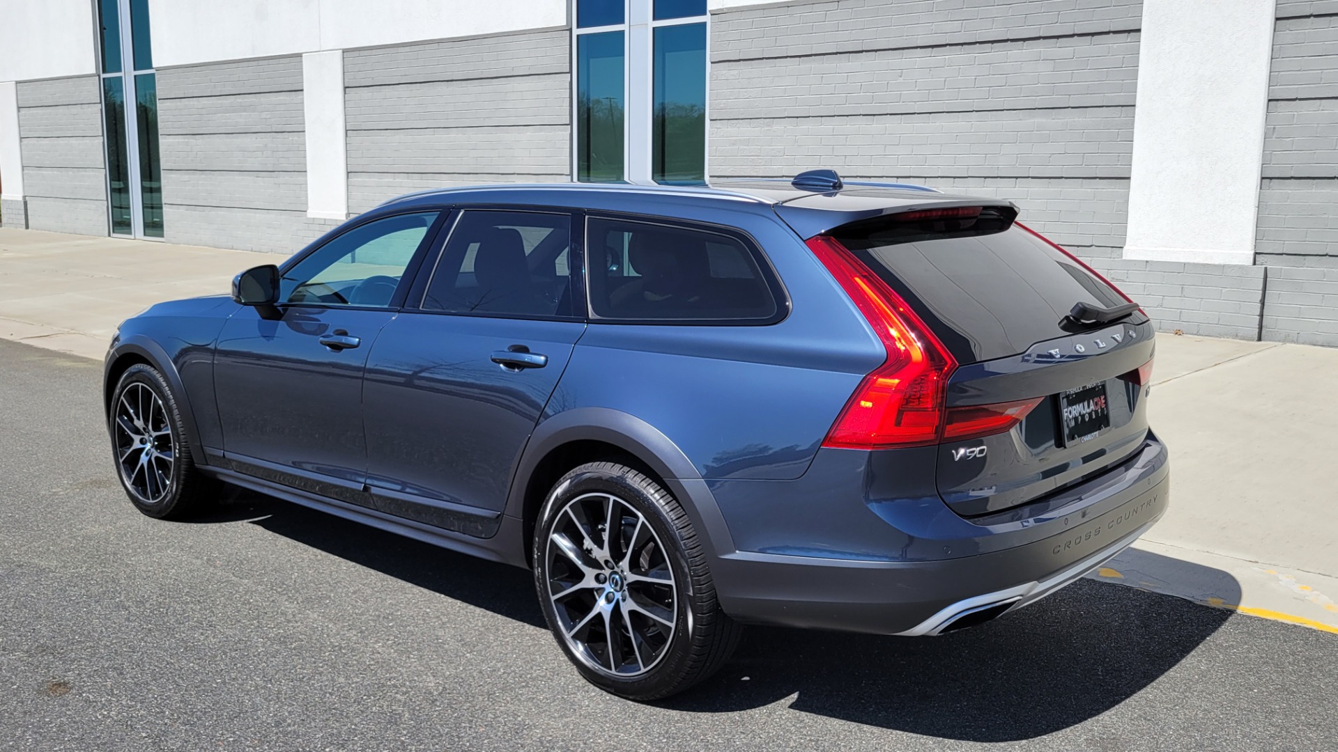 Used 2020 Volvo V90 CROSS COUNTRY T6 2.0L WAGON / AWD / HTD STS / PROTECTION PKG / REARVIEW for sale $51,000 at Formula Imports in Charlotte NC 28227 6