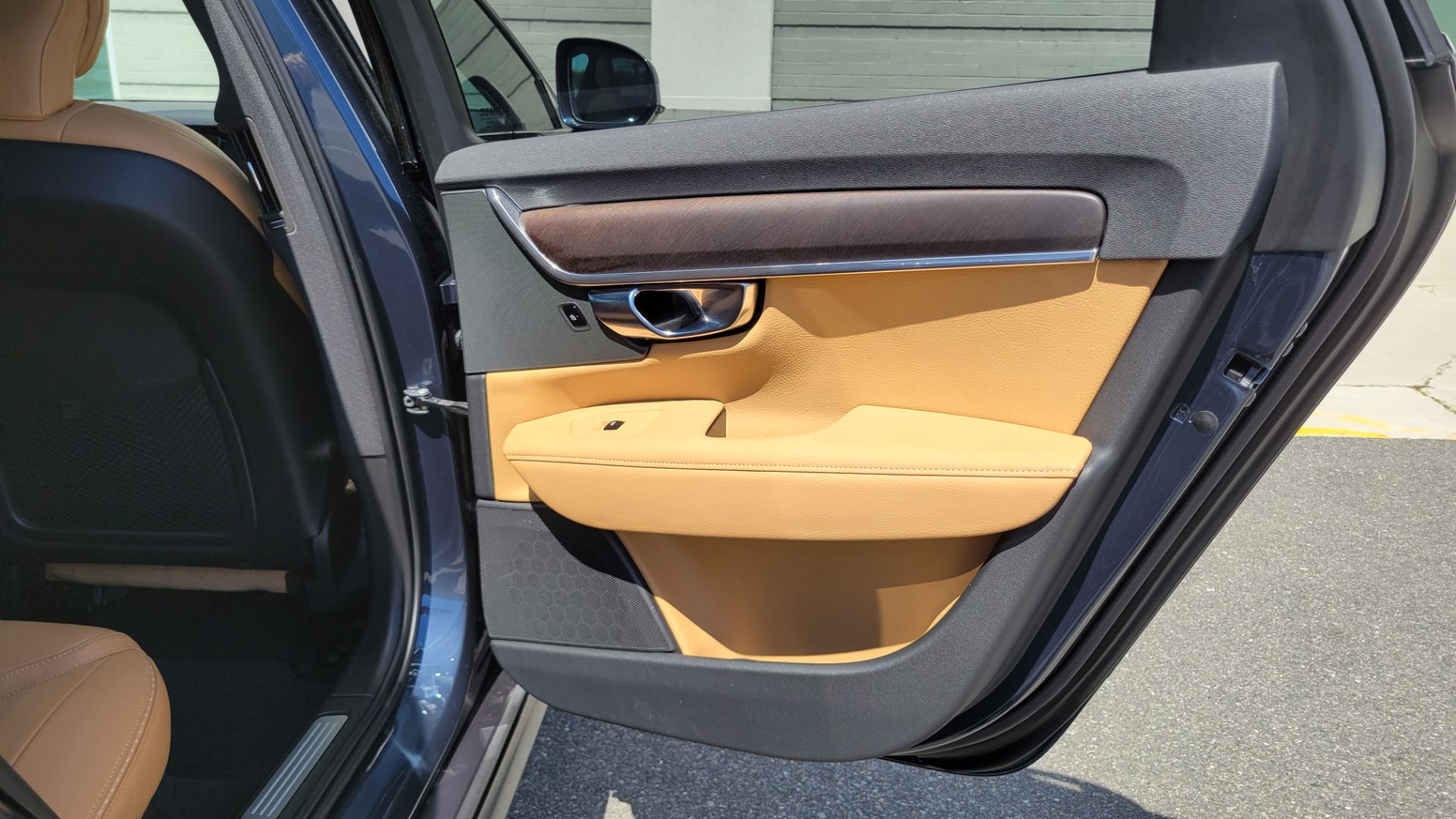 Used 2020 Volvo V90 CROSS COUNTRY T6 2.0L WAGON / AWD / HTD STS / PROTECTION PKG / REARVIEW for sale $55,000 at Formula Imports in Charlotte NC 28227 68