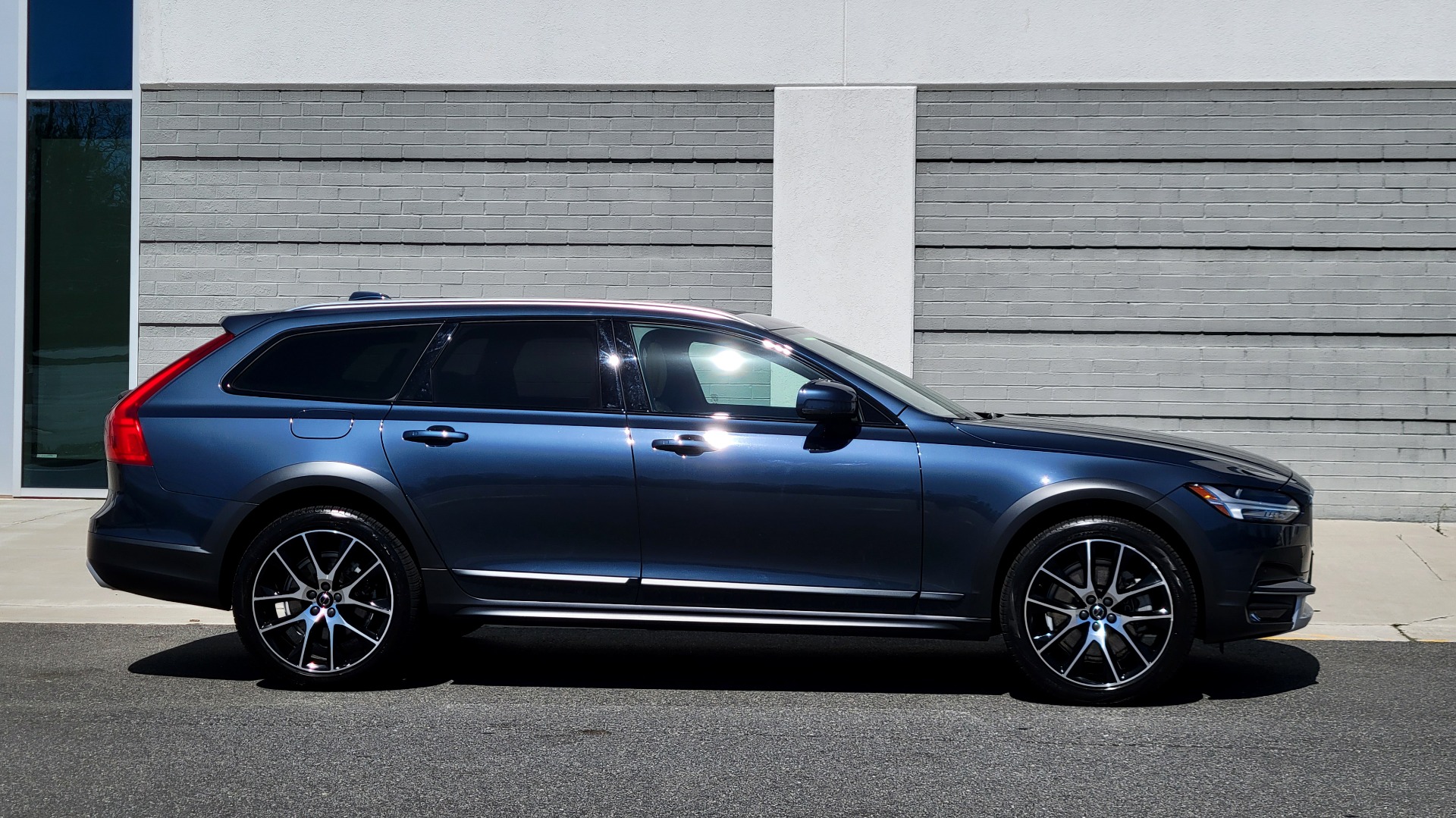 Used 2020 Volvo V90 CROSS COUNTRY T6 2.0L WAGON / AWD / HTD STS / PROTECTION PKG / REARVIEW for sale $55,000 at Formula Imports in Charlotte NC 28227 7