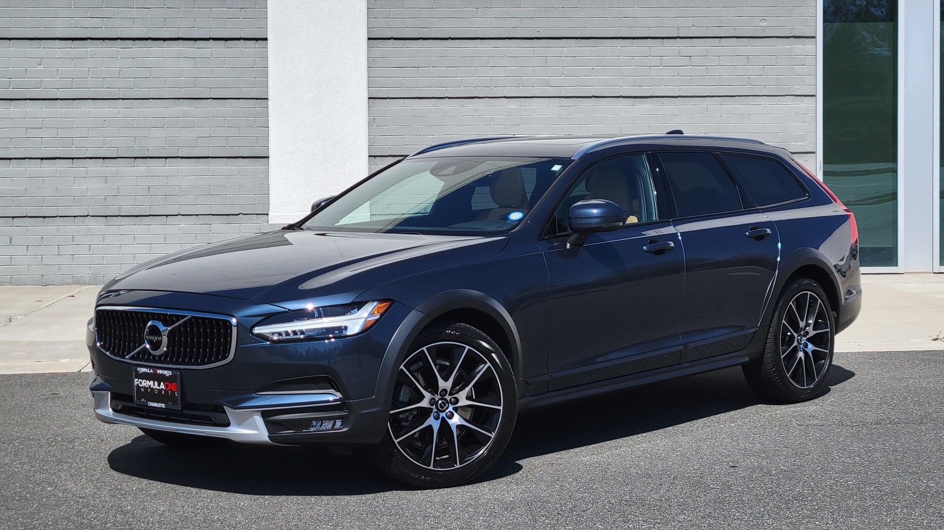 Used 2020 Volvo V90 CROSS COUNTRY T6 2.0L WAGON / AWD / HTD STS / PROTECTION PKG / REARVIEW for sale Sold at Formula Imports in Charlotte NC 28227 1
