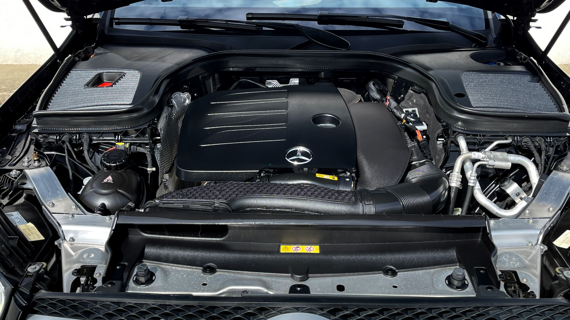 Used 2020 Mercedes-Benz GLC 300 4MATIC 2.0L SUV / AUTO / HD RADIO / 18IN WHEELS / REARVIEW for sale $43,295 at Formula Imports in Charlotte NC 28227 13