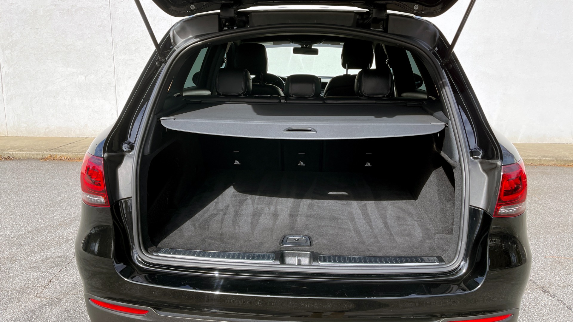 Used 2020 Mercedes-Benz GLC GLC 300 / AWD / 18IN WHEELS / LEATHER / WOOD TRIM for sale Sold at Formula Imports in Charlotte NC 28227 18