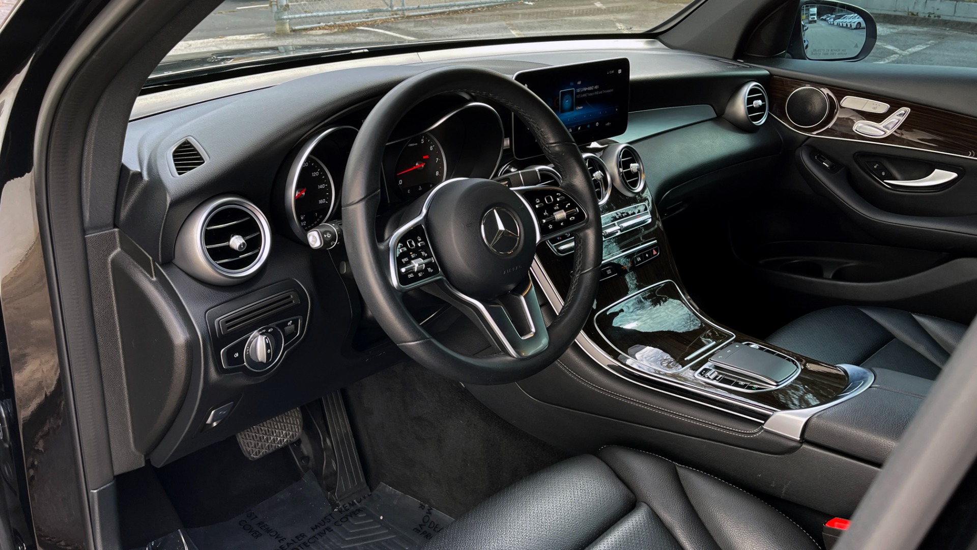 Used 2020 Mercedes-Benz GLC 300 4MATIC 2.0L SUV / AUTO / HD RADIO / 18IN WHEELS / REARVIEW for sale $43,295 at Formula Imports in Charlotte NC 28227 26
