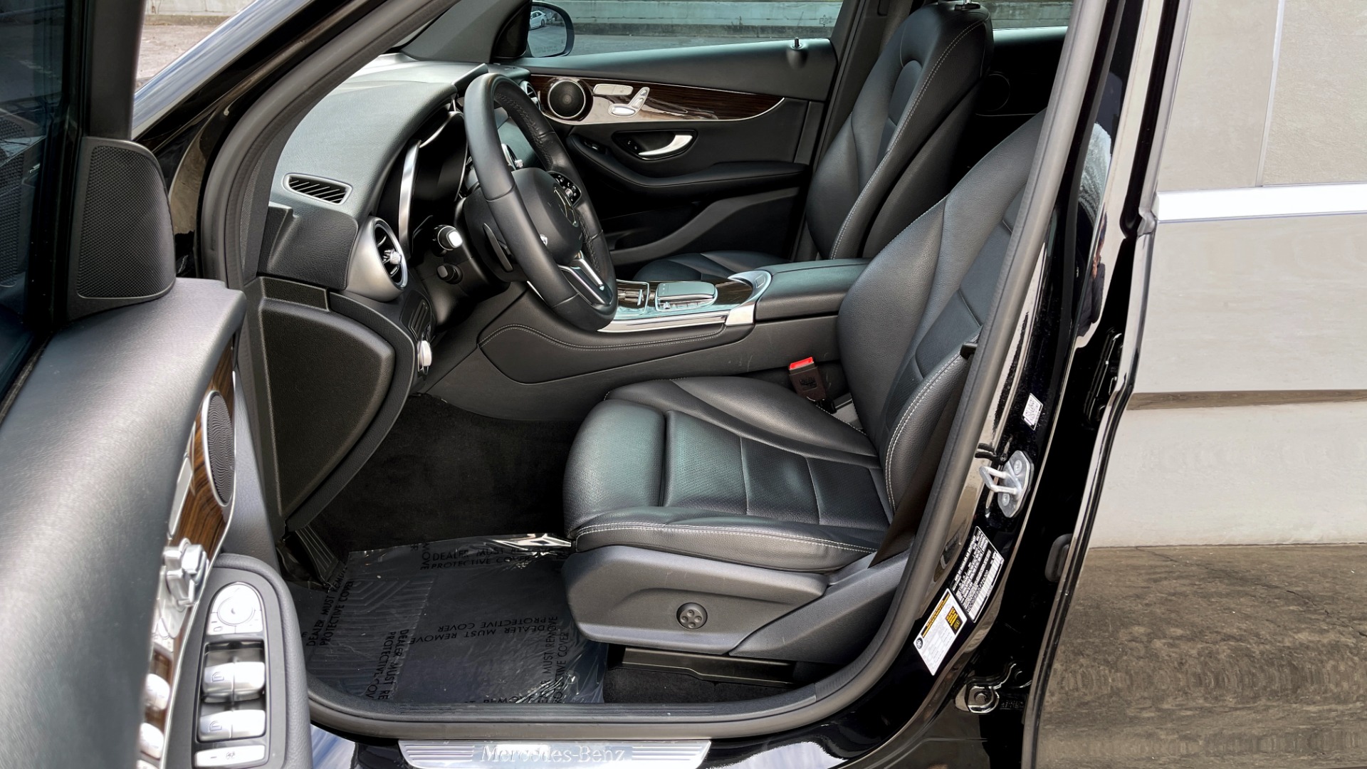 Used 2020 Mercedes-Benz GLC GLC 300 / AWD / 18IN WHEELS / LEATHER / WOOD TRIM for sale Sold at Formula Imports in Charlotte NC 28227 27